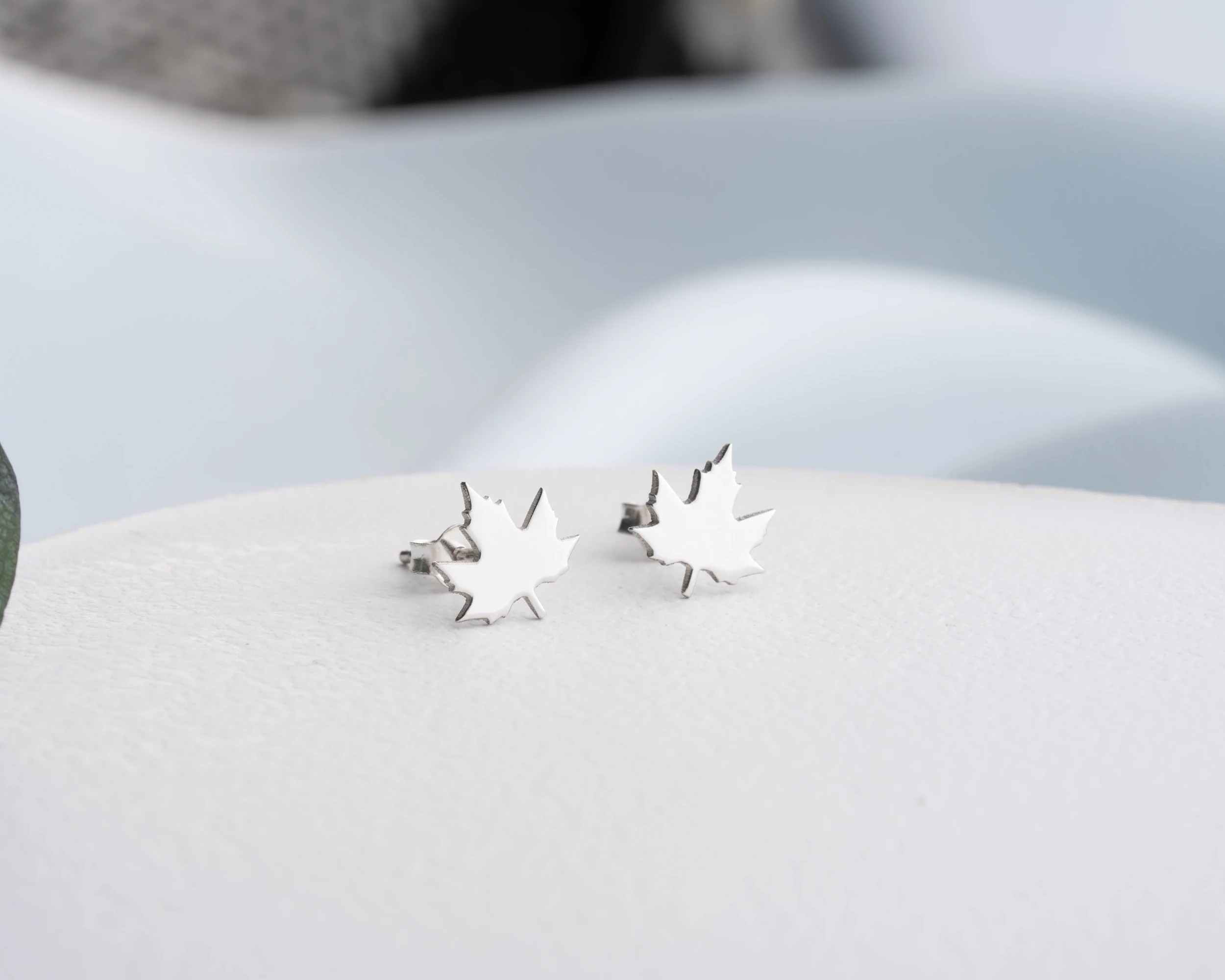 Çivili Yaprak Küpe – Doğadan İlham Alan 925 Ayar Gümüş Zarafeti