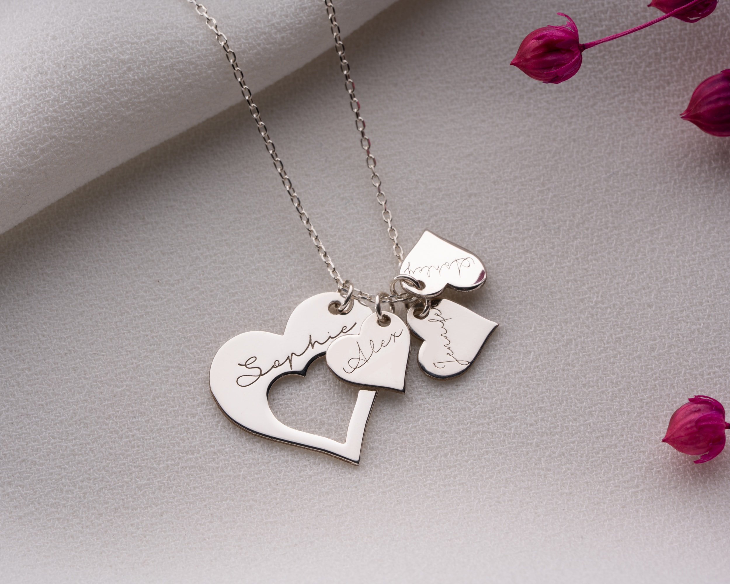 İsim Yazılı Çoklu Kalp Kolye - Kalp İçinde İsimli Küçük Kalpler | Aile ve Sevgi Sembolü 
