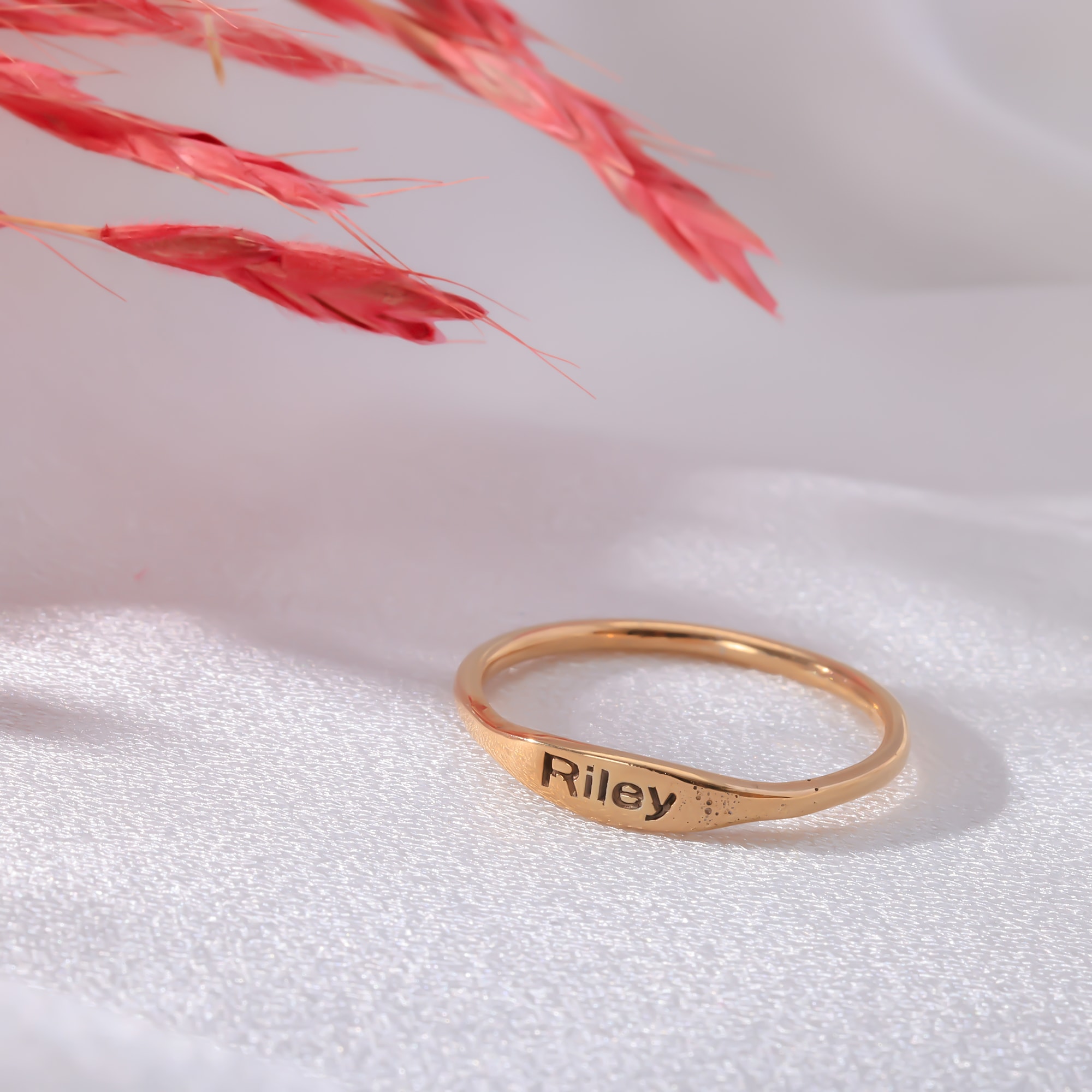 Kişiye Özel İsimli Figürlü Yüzük – Zarif ve Anlamlı Takı