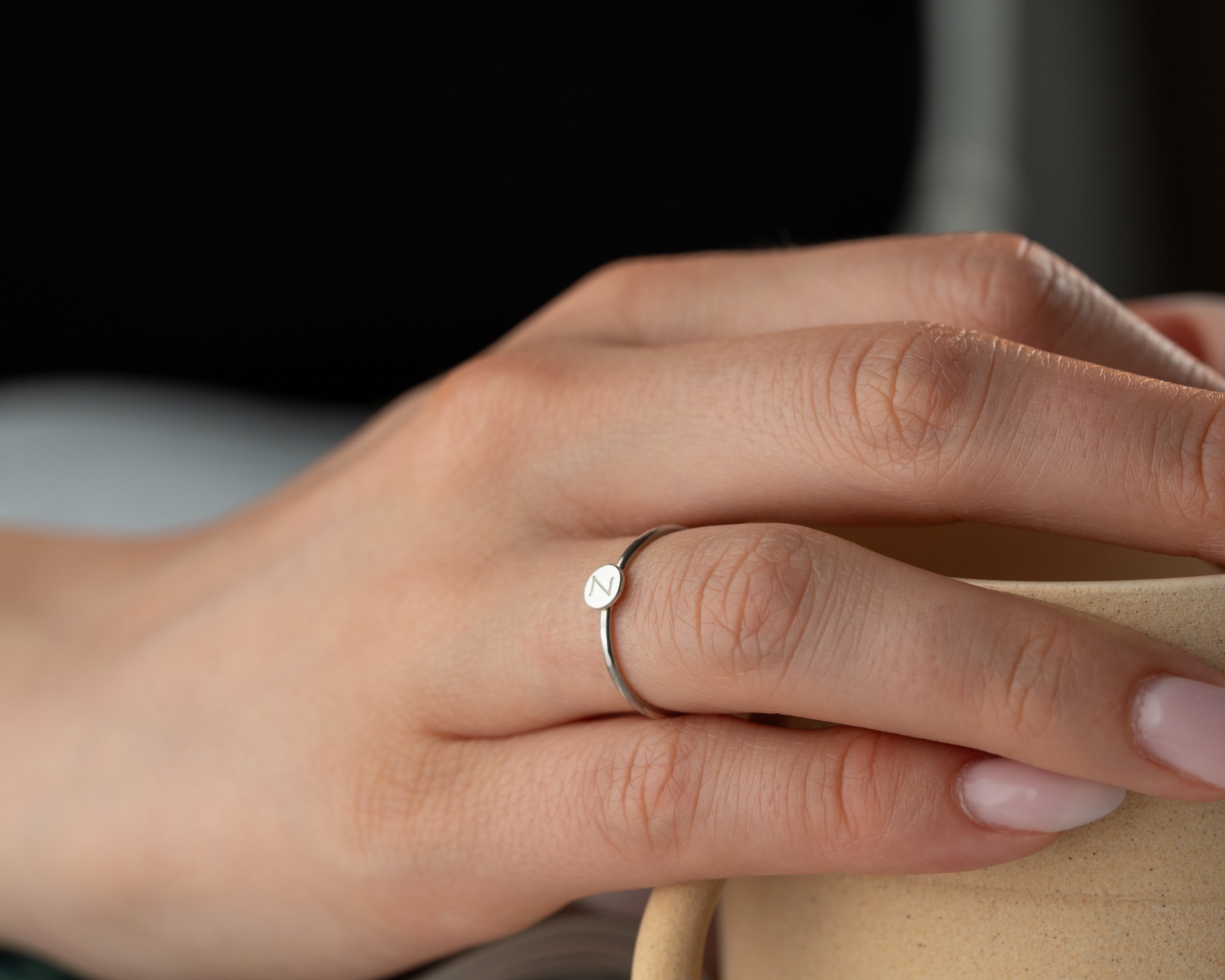 Kişiye Özel Harf Yüzük – Minimal ve Modern Tasarım