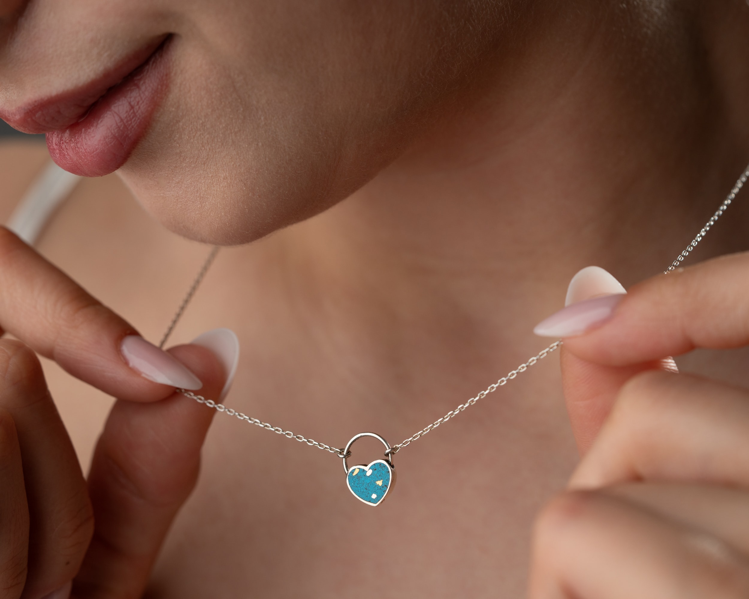 Mavi Mineli Kalp Kolye - Şık ve Zarif Kadın Kolyesi