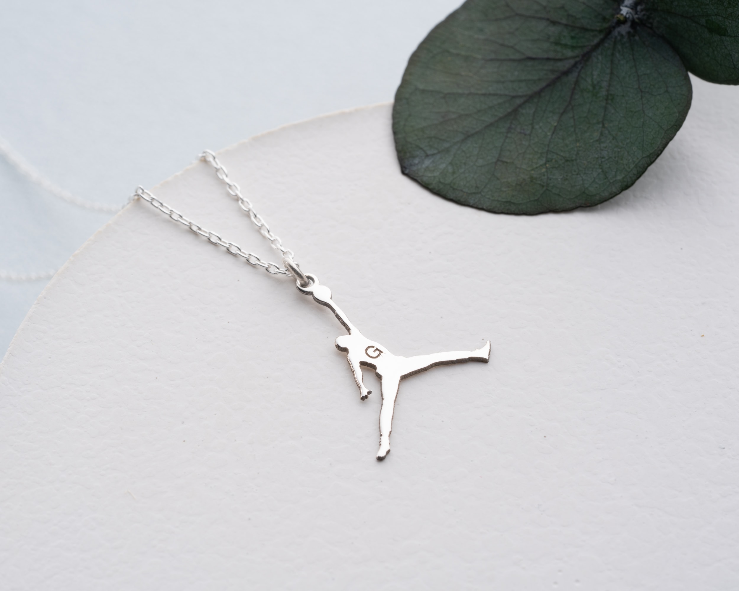 Jordan Kolye – Tarzını Sahaya Taşı | Spor Tutkunlarına Özel Şık Tasarım