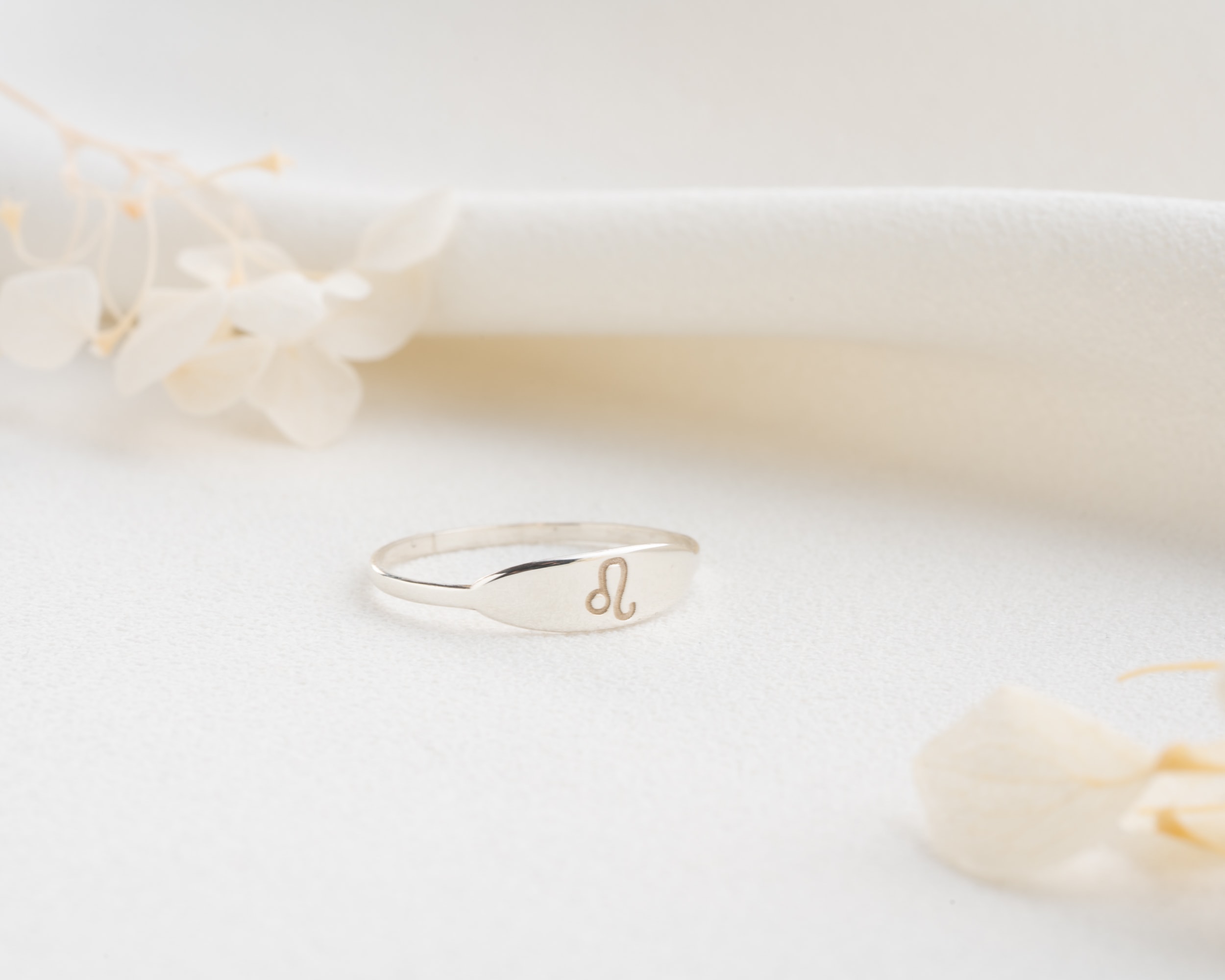 İnce Minimal Burç Kazılı Yüzük – Kişisel 925 Ayar Gümüş Takı