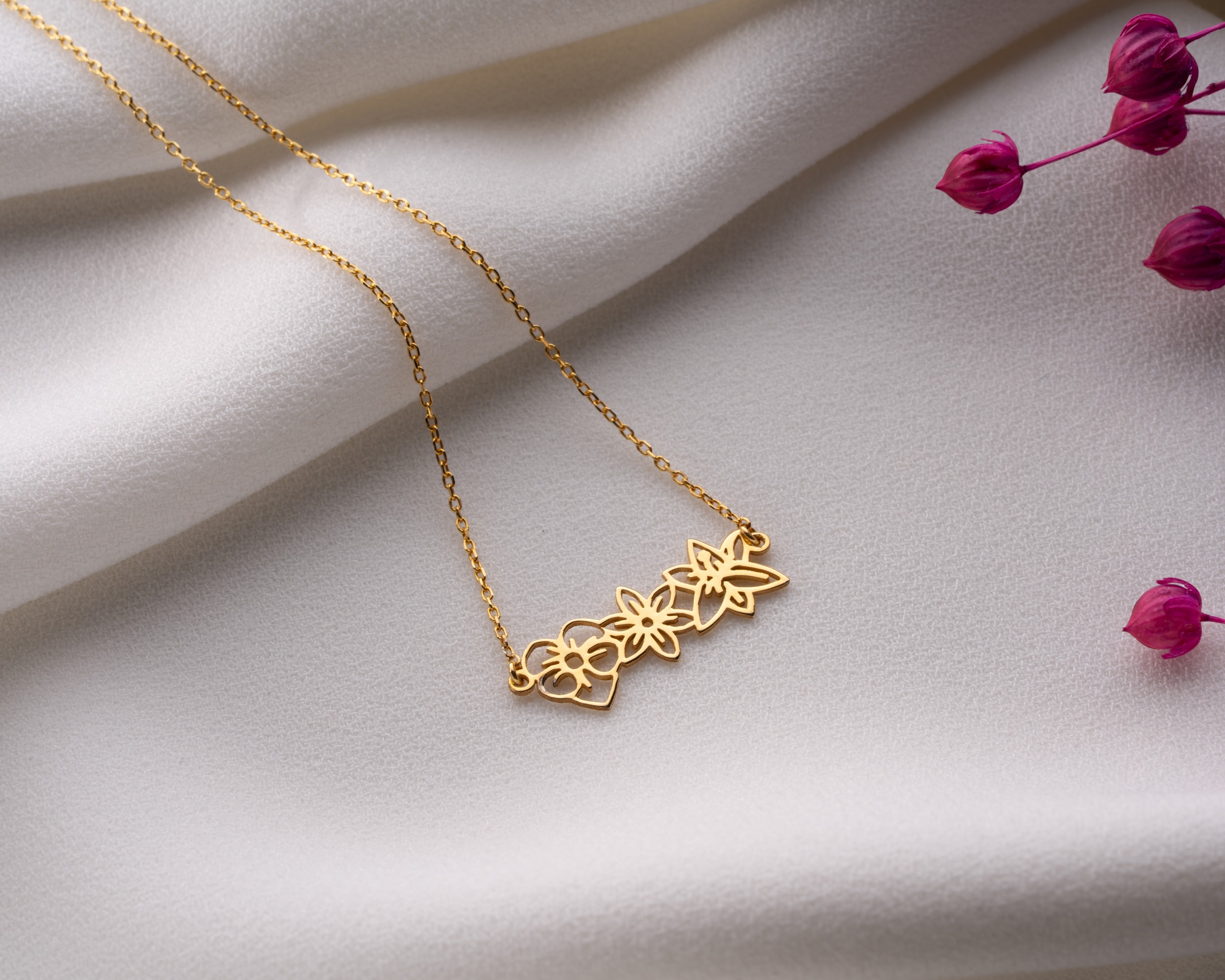 Aileyi Sembolize Eden Çoklu Doğum Çiçekli Kolye – Kişiselleştirilebilir Tasarım