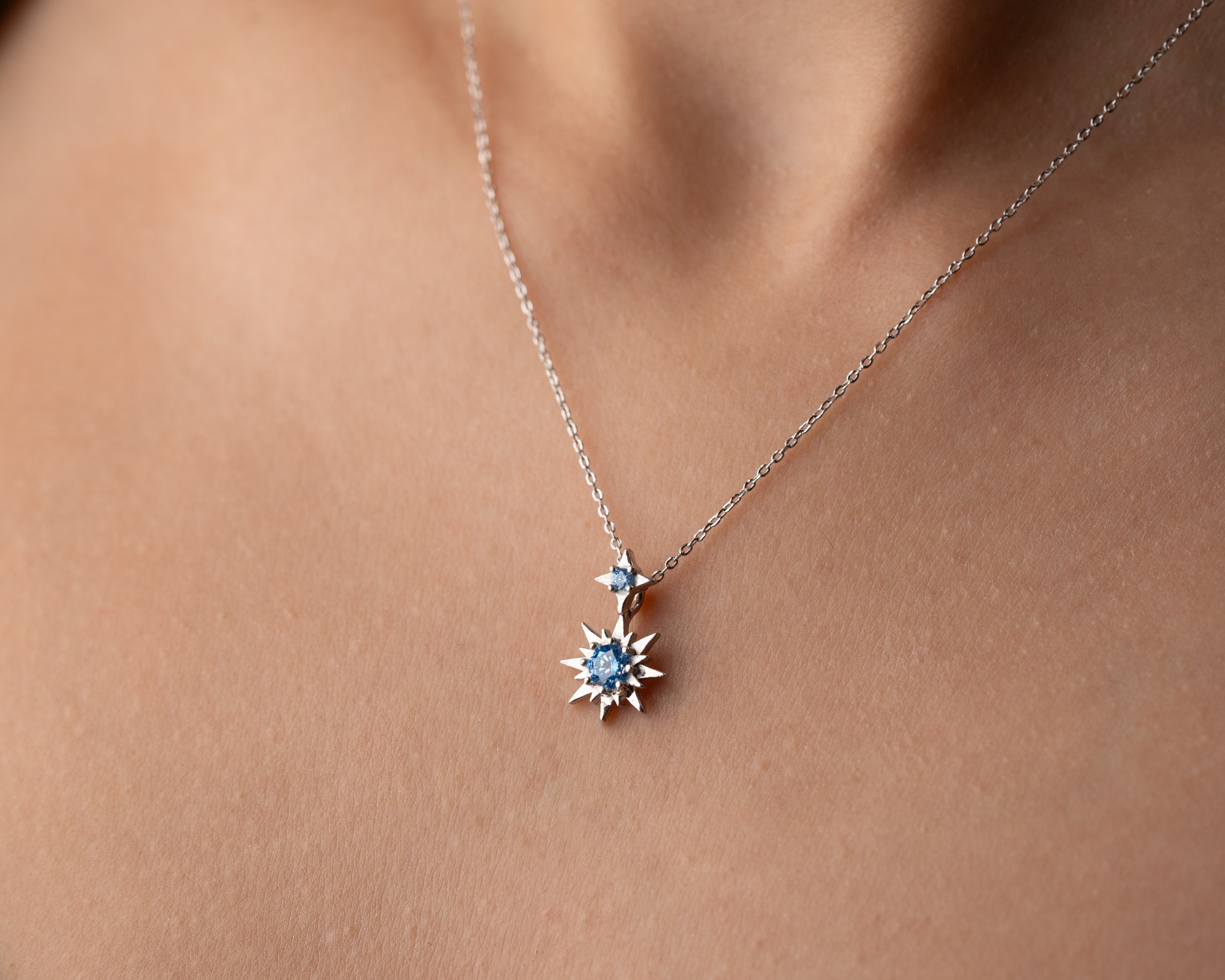 Pulsar Yıldızı Doğum Taşlı Kolye – Işıltılı Enerjiyi Taşıyan Kişiye Özel Tasarım