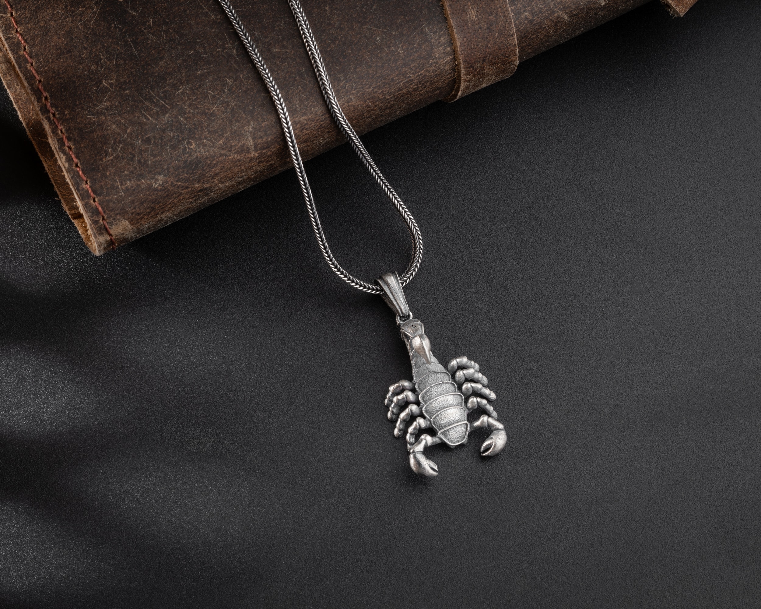 Akrep Erkek Kolye | Tilki Kuyruğu Zincirli Anlamlı ve Şık Tasarım