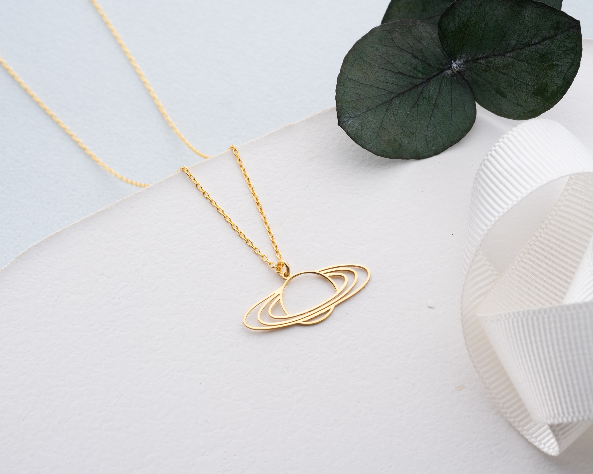 Starün Kolye – Minimal ve Şık Tasarım ile Işıltınızı Yansıtın