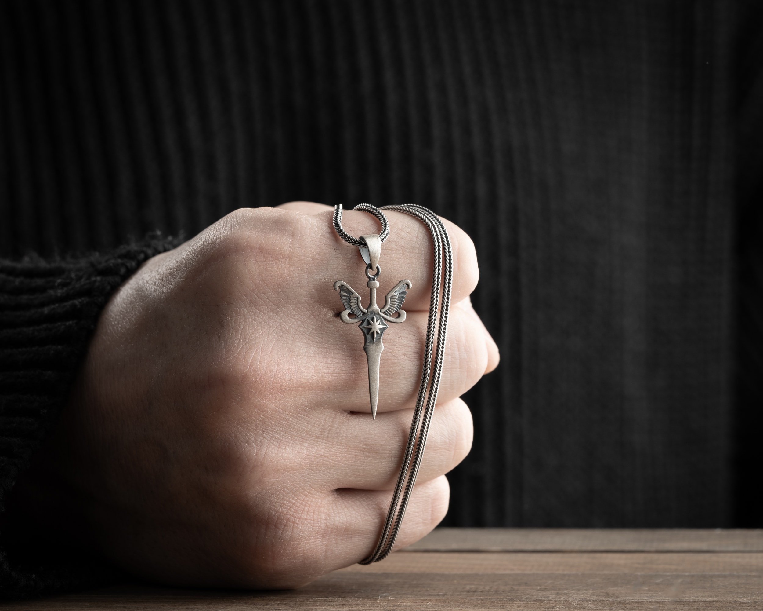 Kanatlı Kama Erkek Kolye | Tilki Kuyruğu Zincirli Güç ve Stil Sahibi Tasarım