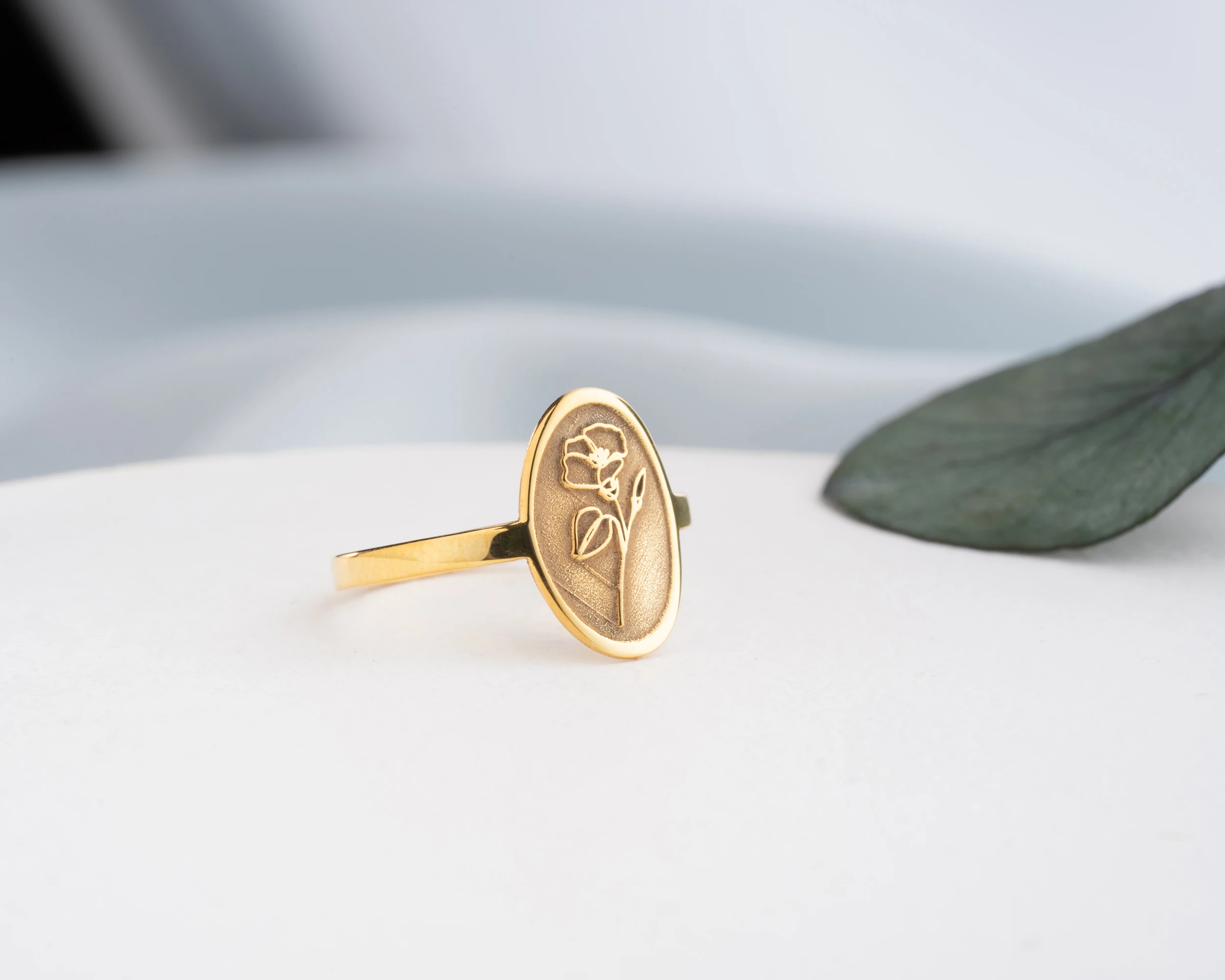 925 Gümüş Oval Doğum Çiçekli Yüzük – Minimal, Zarif ve Anlamlı Tasarım