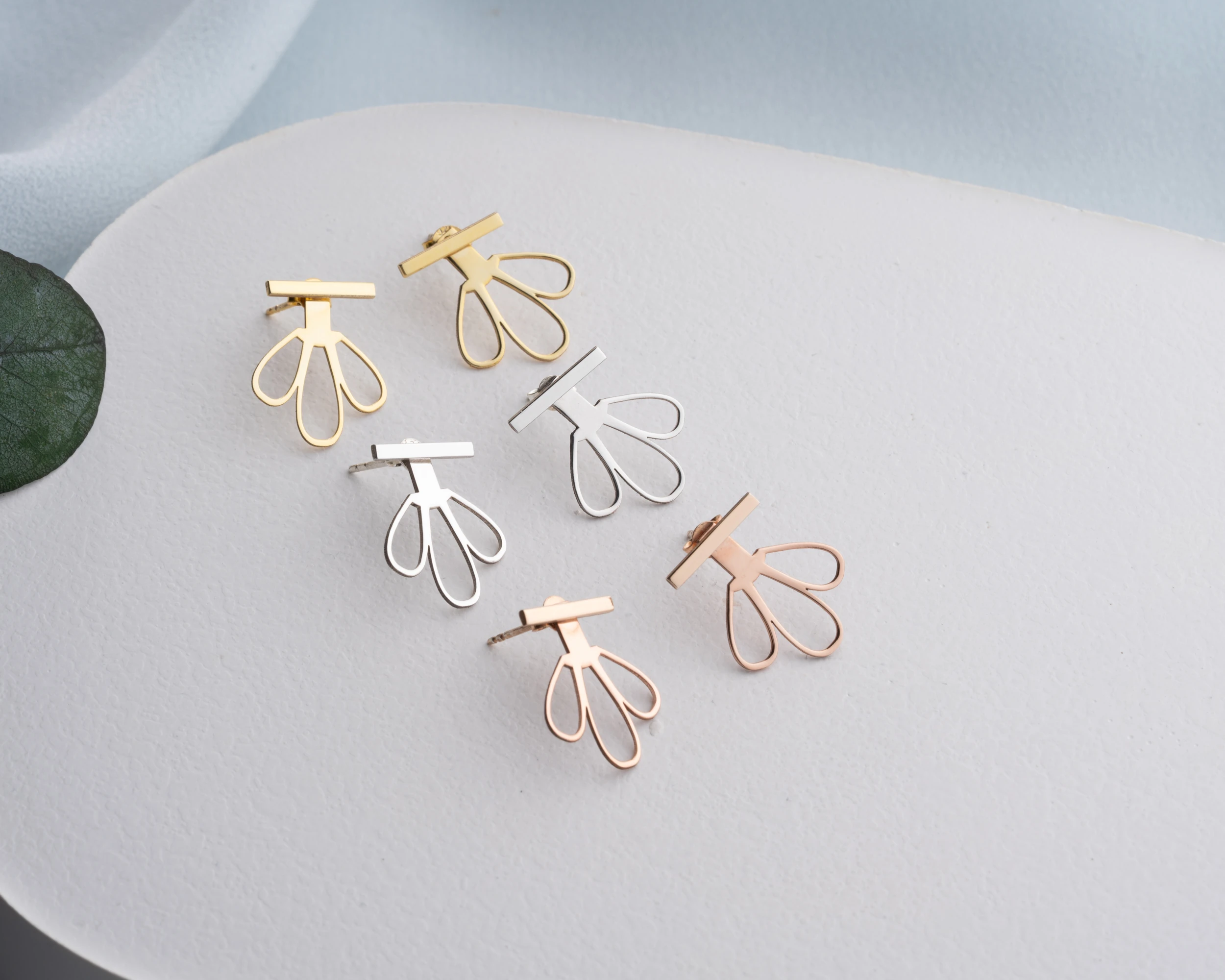 Lotus Çiçeği Çift Katmanlı Çivili Küpe 925 Ayar Gümüş – Kadın Takısı - – Minimal ve Zarif Tasarım