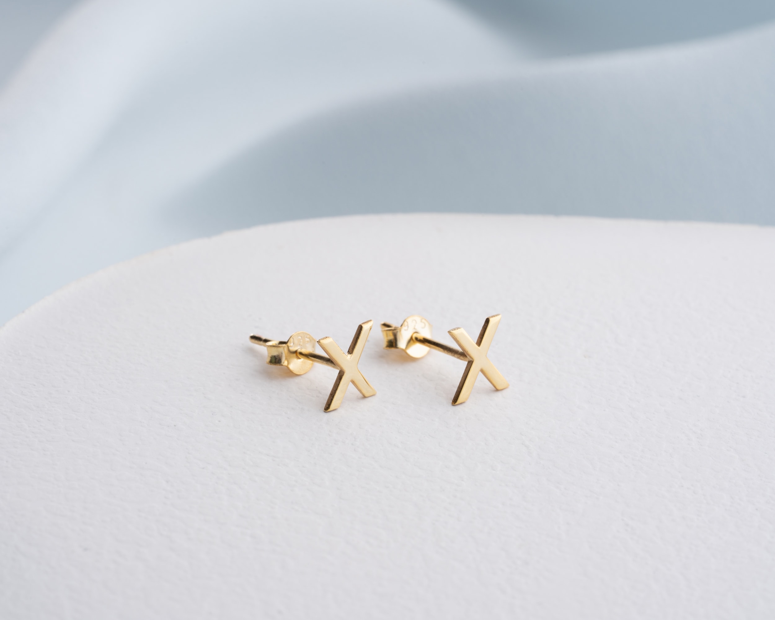 Çapraz Çivili Küpe 925 Ayar Gümüş – Şık ve Minimal 925 Gümüş Kadın Takısı