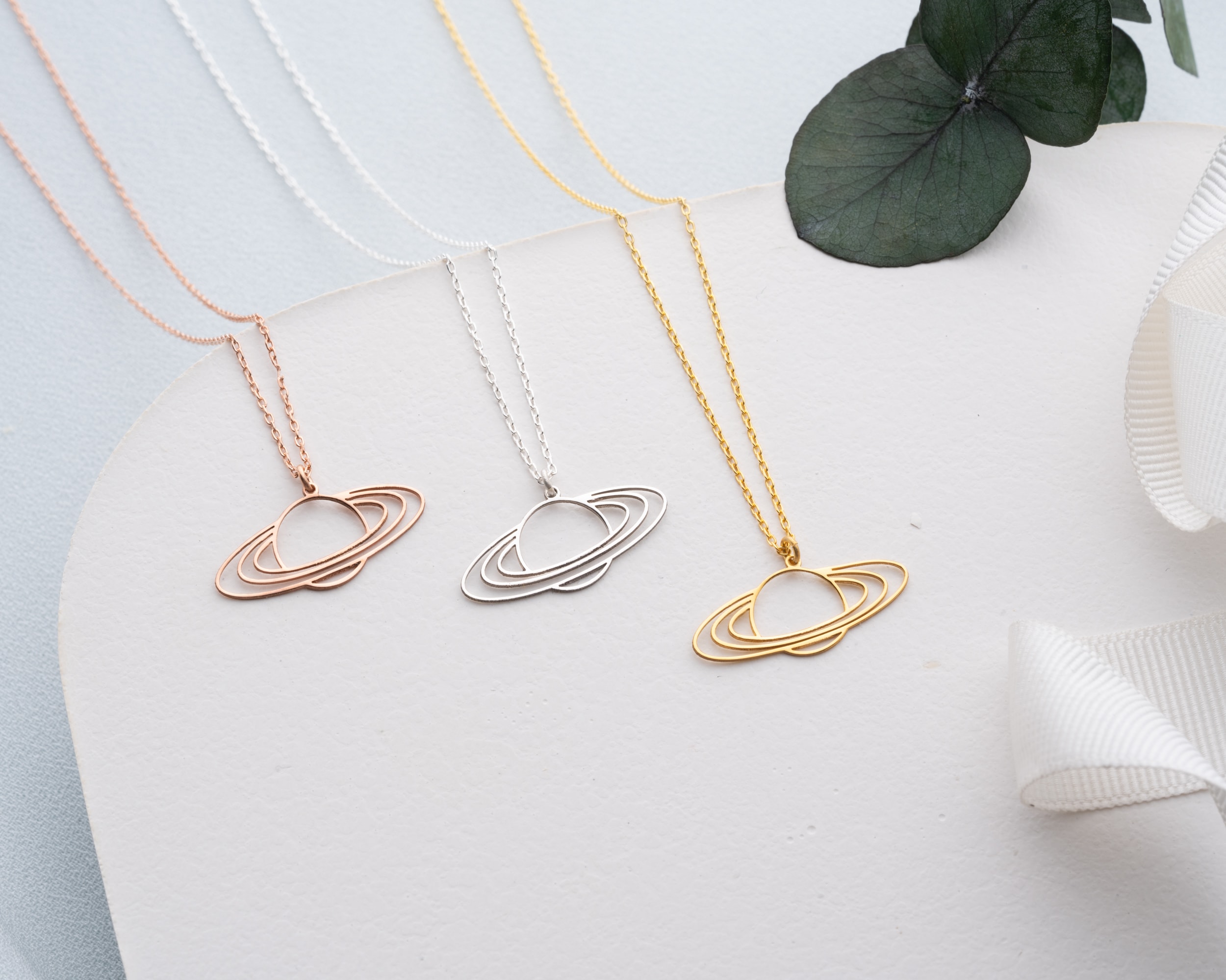 Starün Kolye – Minimal ve Şık Tasarım ile Işıltınızı Yansıtın