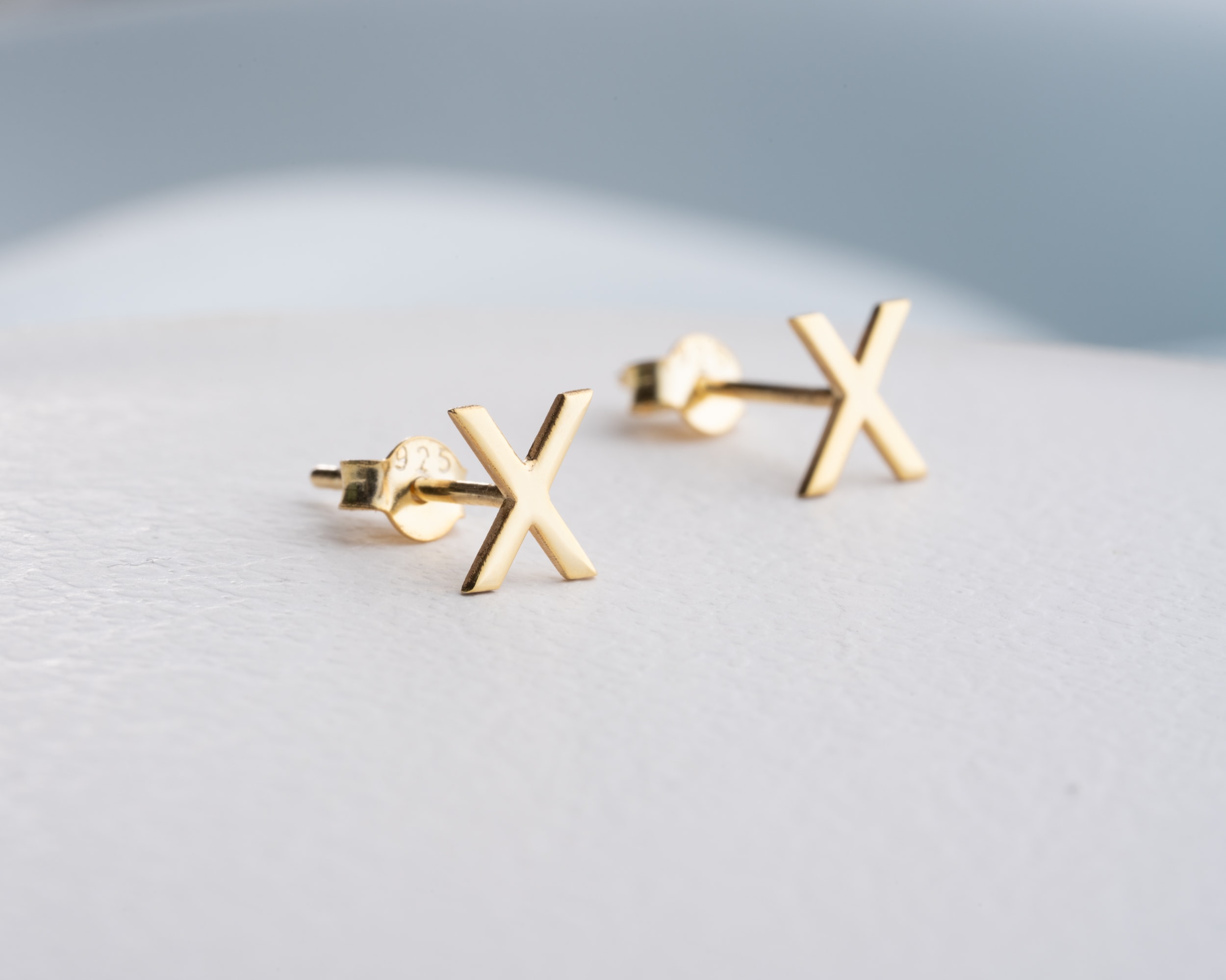 Çapraz Çivili Küpe 925 Ayar Gümüş – Şık ve Minimal 925 Gümüş Kadın Takısı