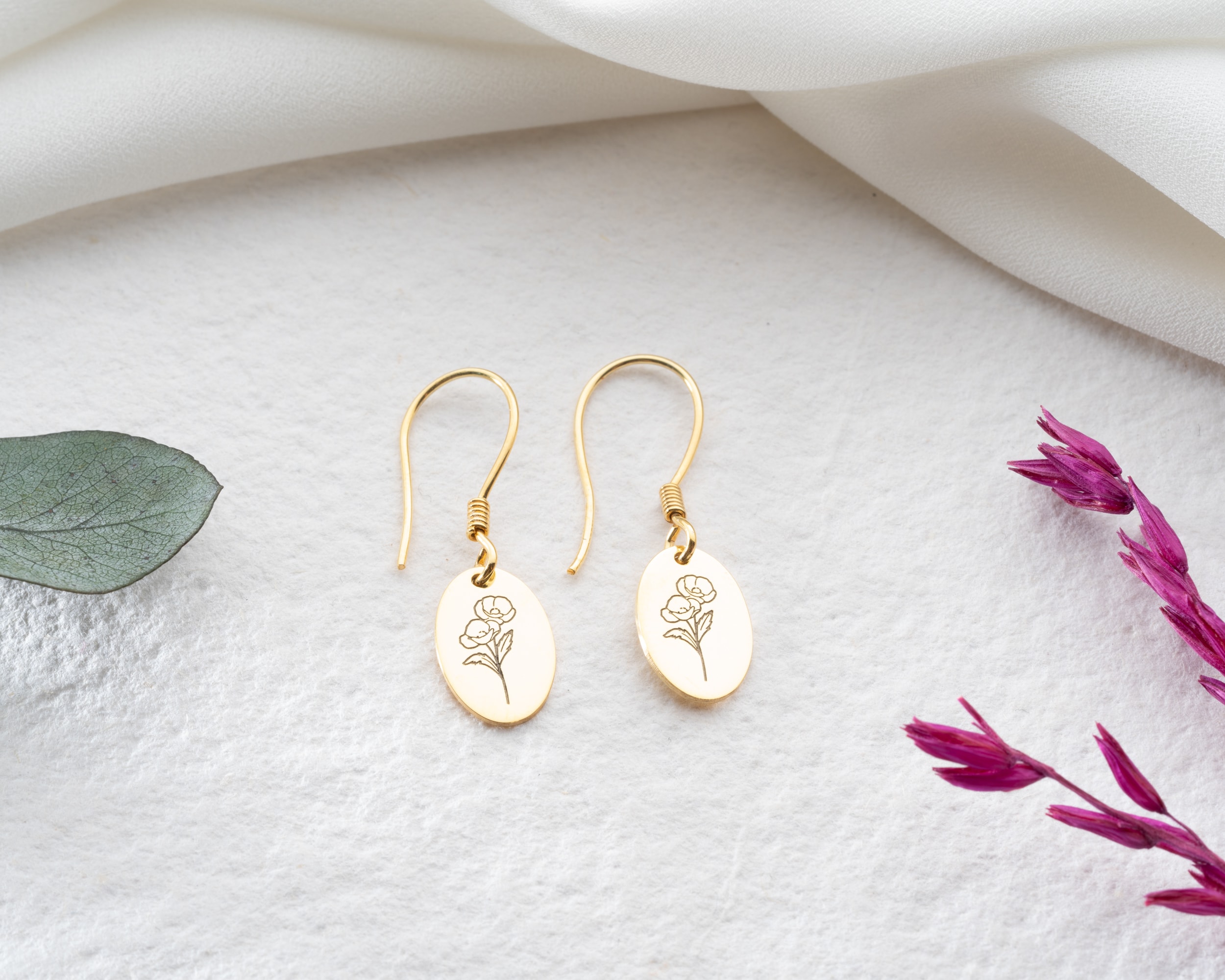 Doğum Çiçeği Sallantılı Küpe – Zarif ve Anlamlı 925 Ayar Gümüş Tasarım