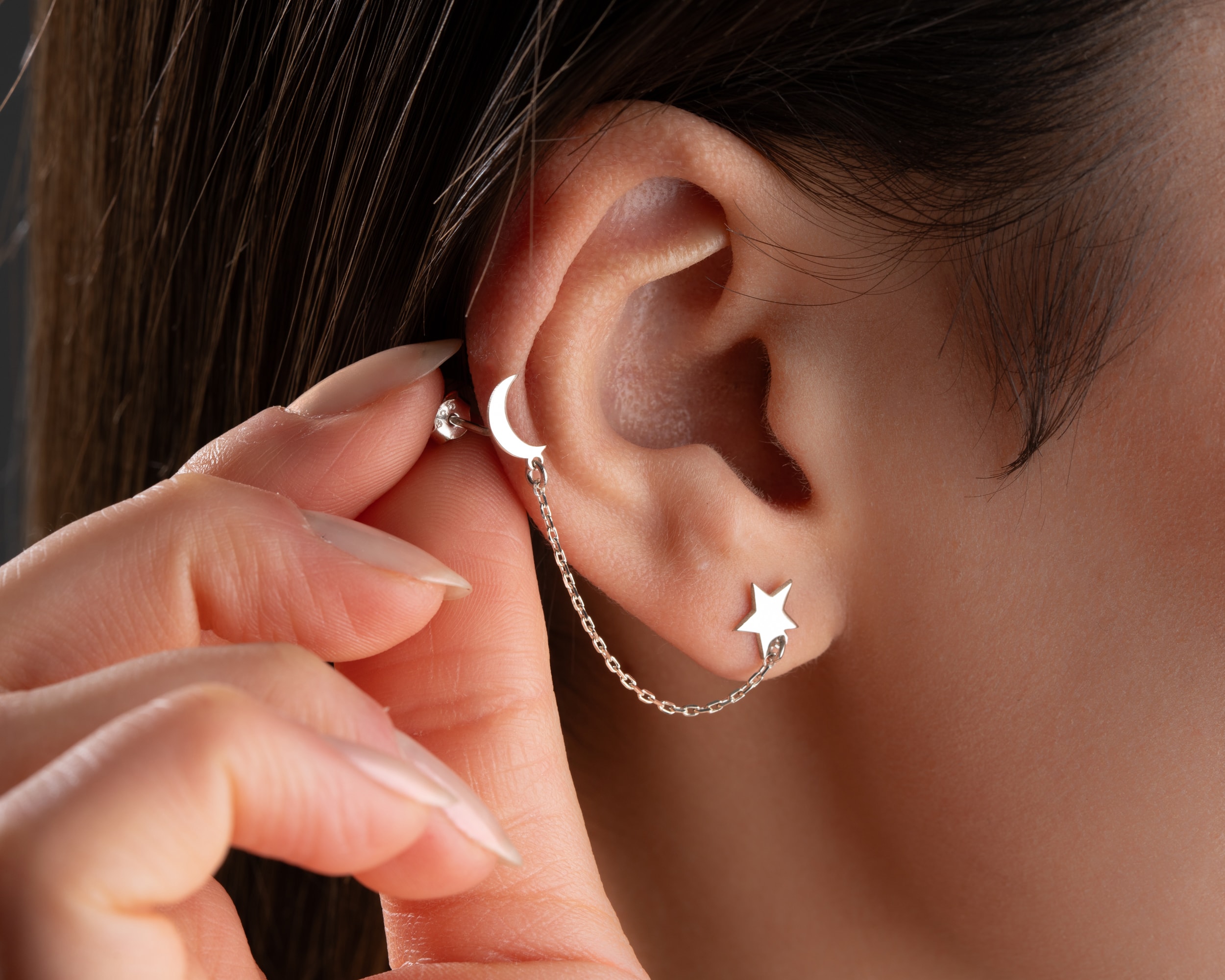 Çivili Ay Yıldız Küpe – Minimal ve Zarif Tasarım – Anlamlı Hediye Seçeneği