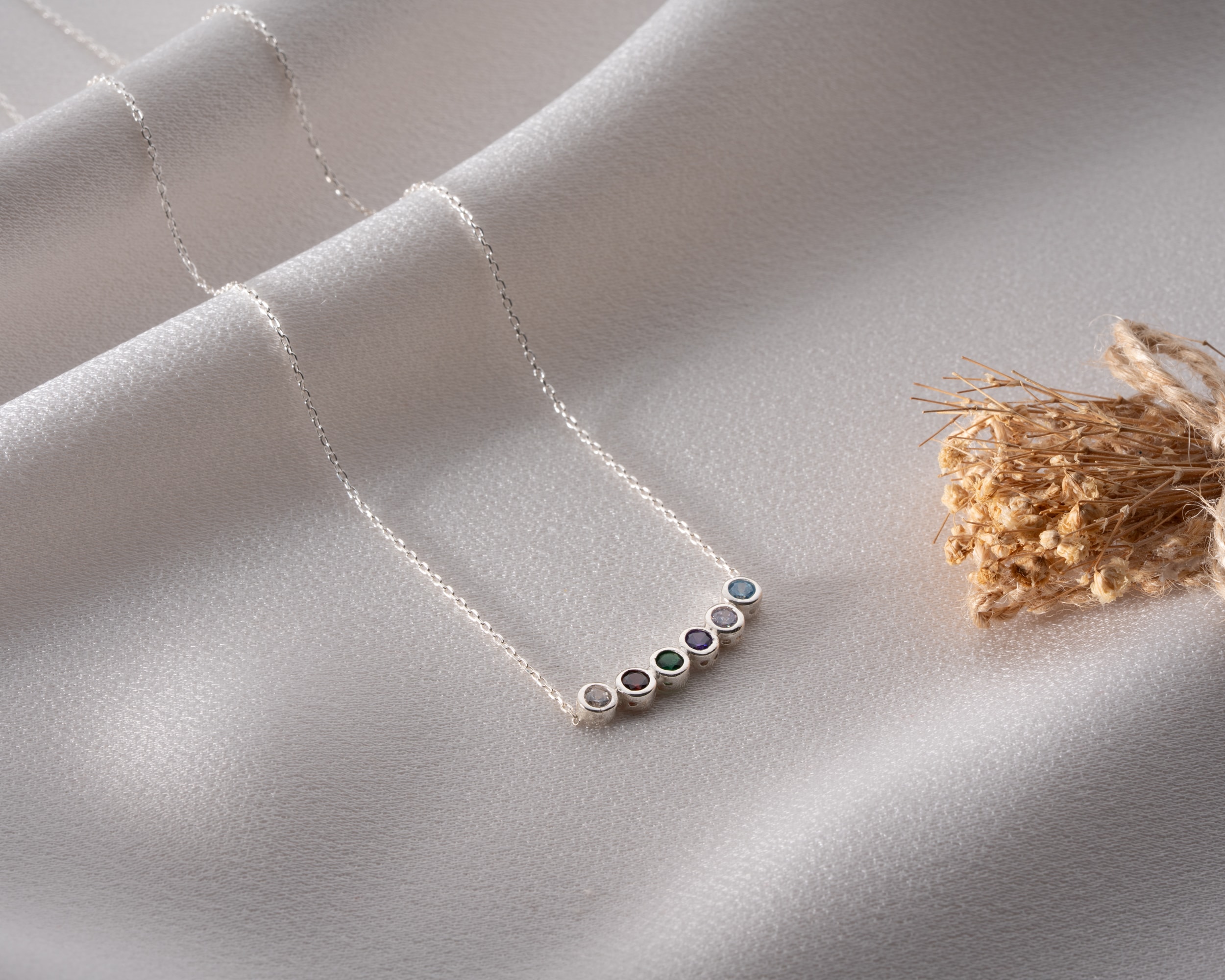 ✨Yuvarlak Doğum Taşlı Kişisel Aile Kolyesi - Zarif Yuvarlak Form – Zamansız Bir Klasik