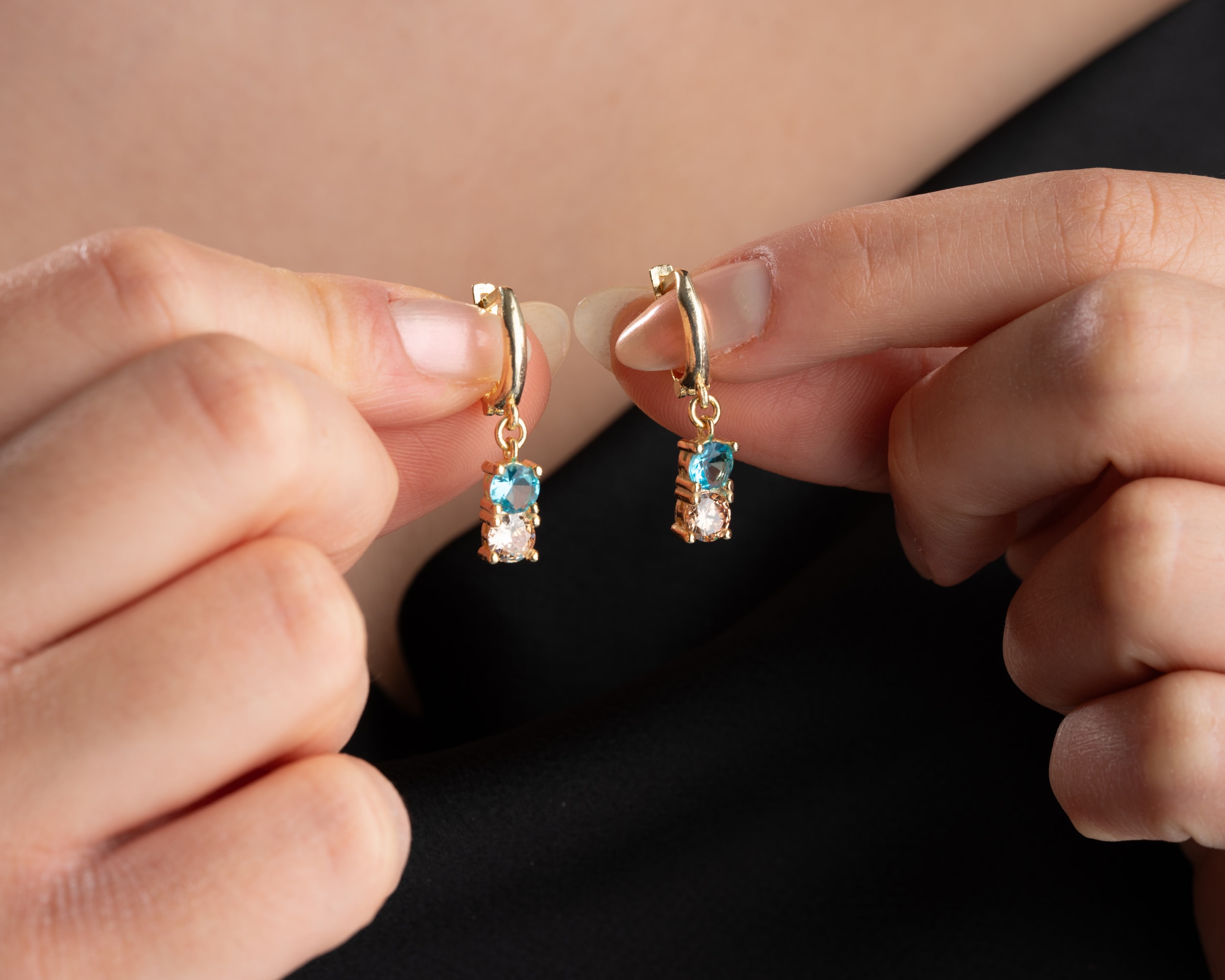 925 Ayar Gümüş Doğum Taşlı Bar Küpe – Anne ve Aile Temalı Takı