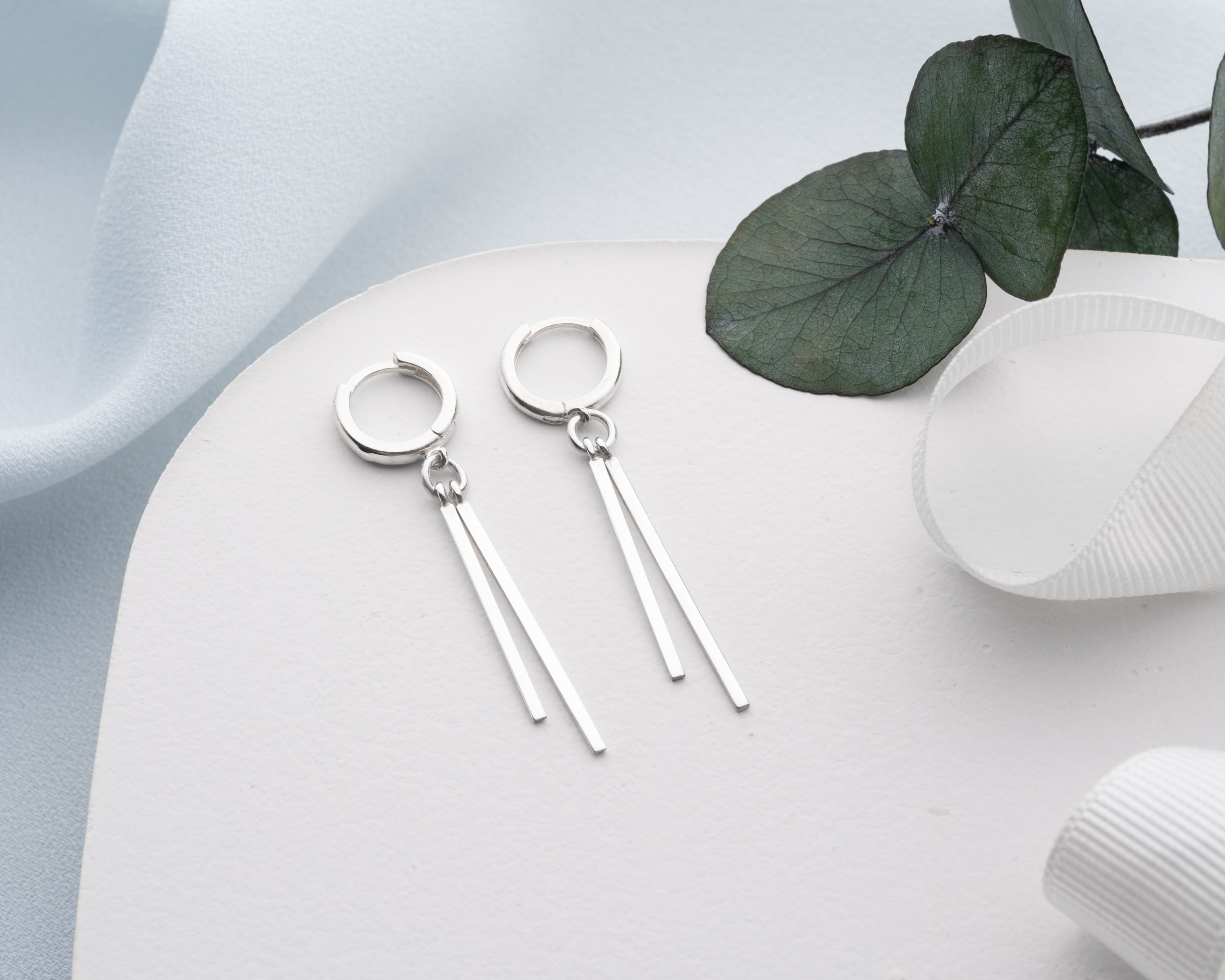 Halkalı Çift Sallantılı Küpe – Işıltılı 925 Ayar Gümüş Zarafeti - Modern Kadın Küpe Modelleri