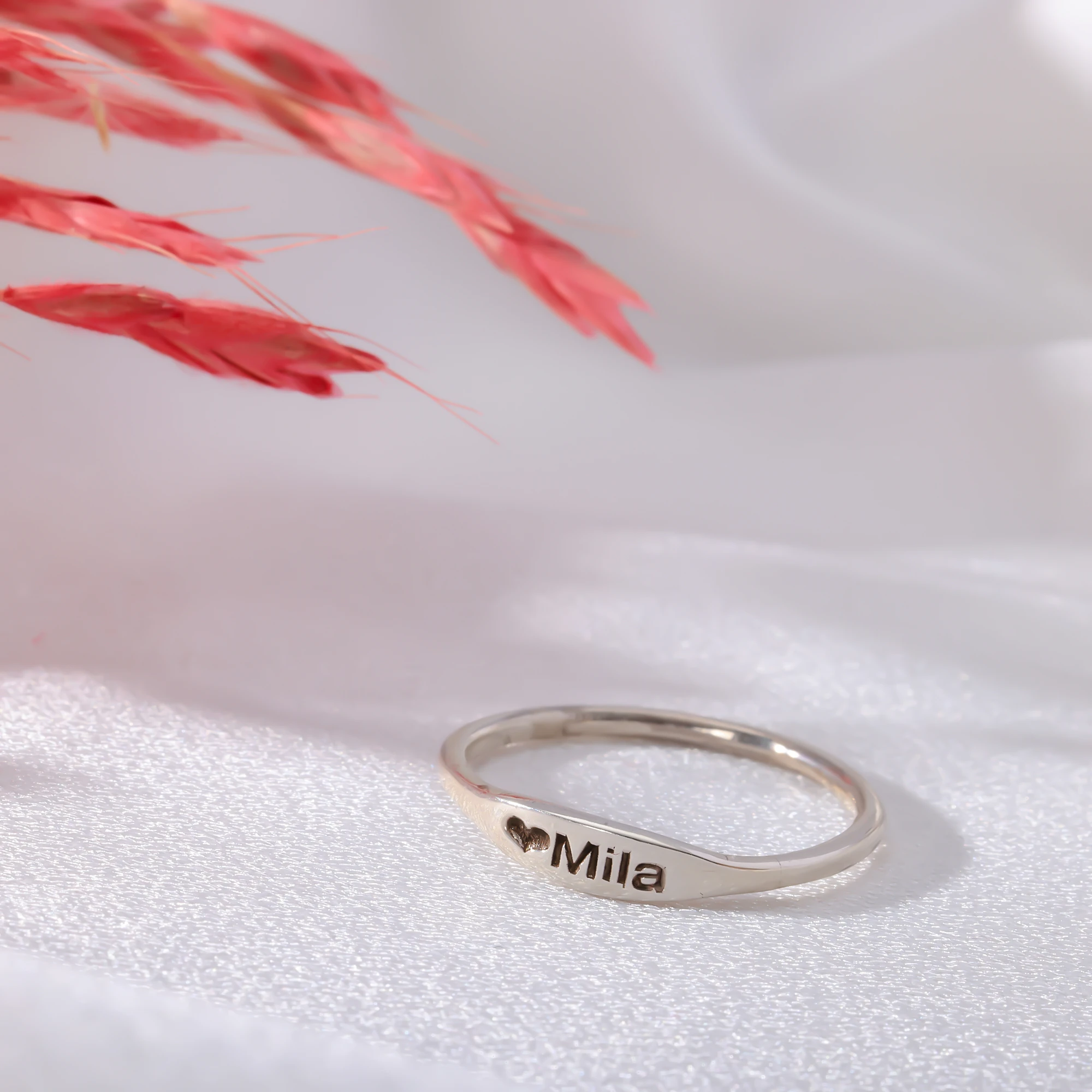 Kişiye Özel İsimli Figürlü Yüzük – Zarif ve Anlamlı Takı