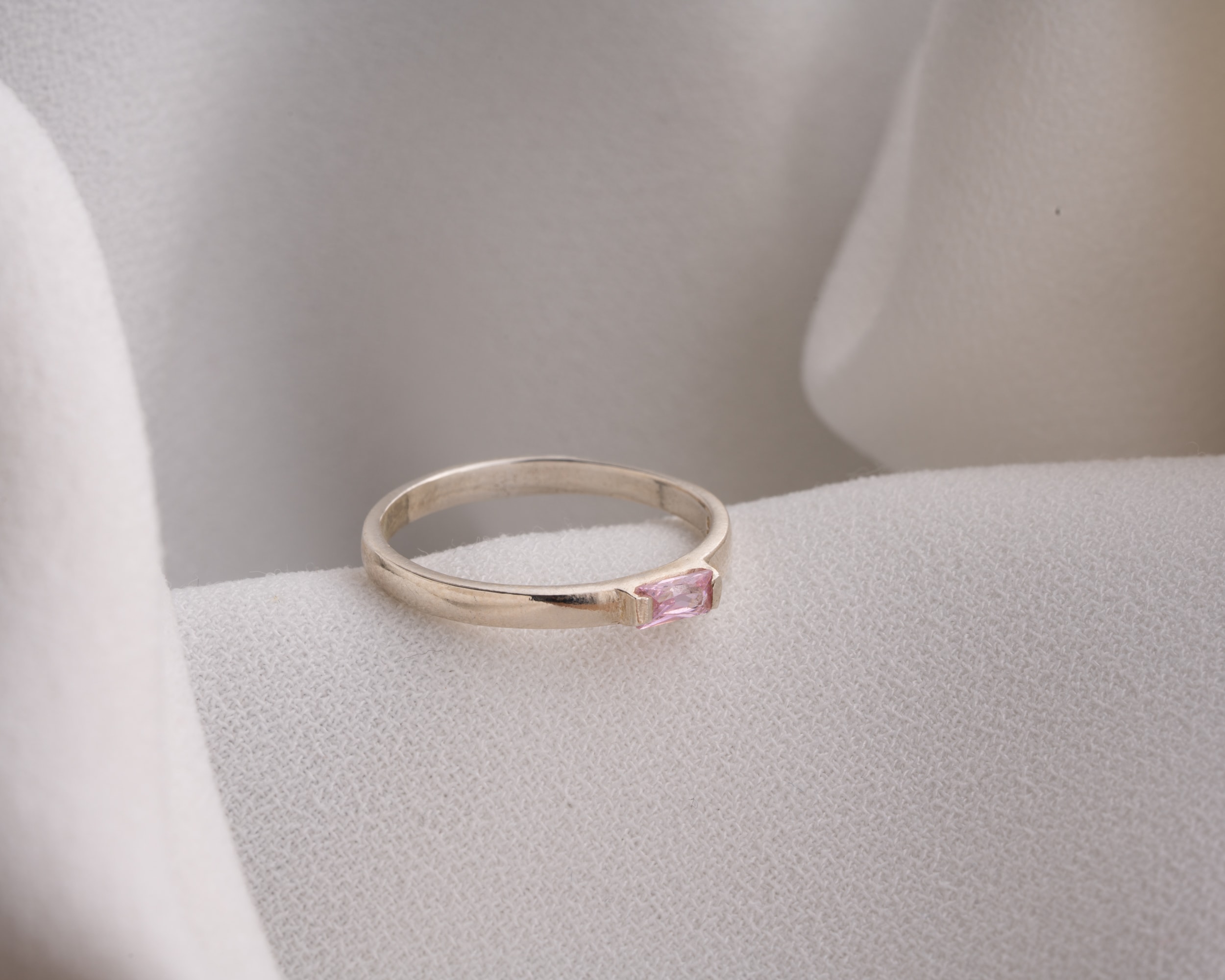 Doğum Ayı Baget Taşlı Yüzük – Anlamlı ve Kişisel Hediye