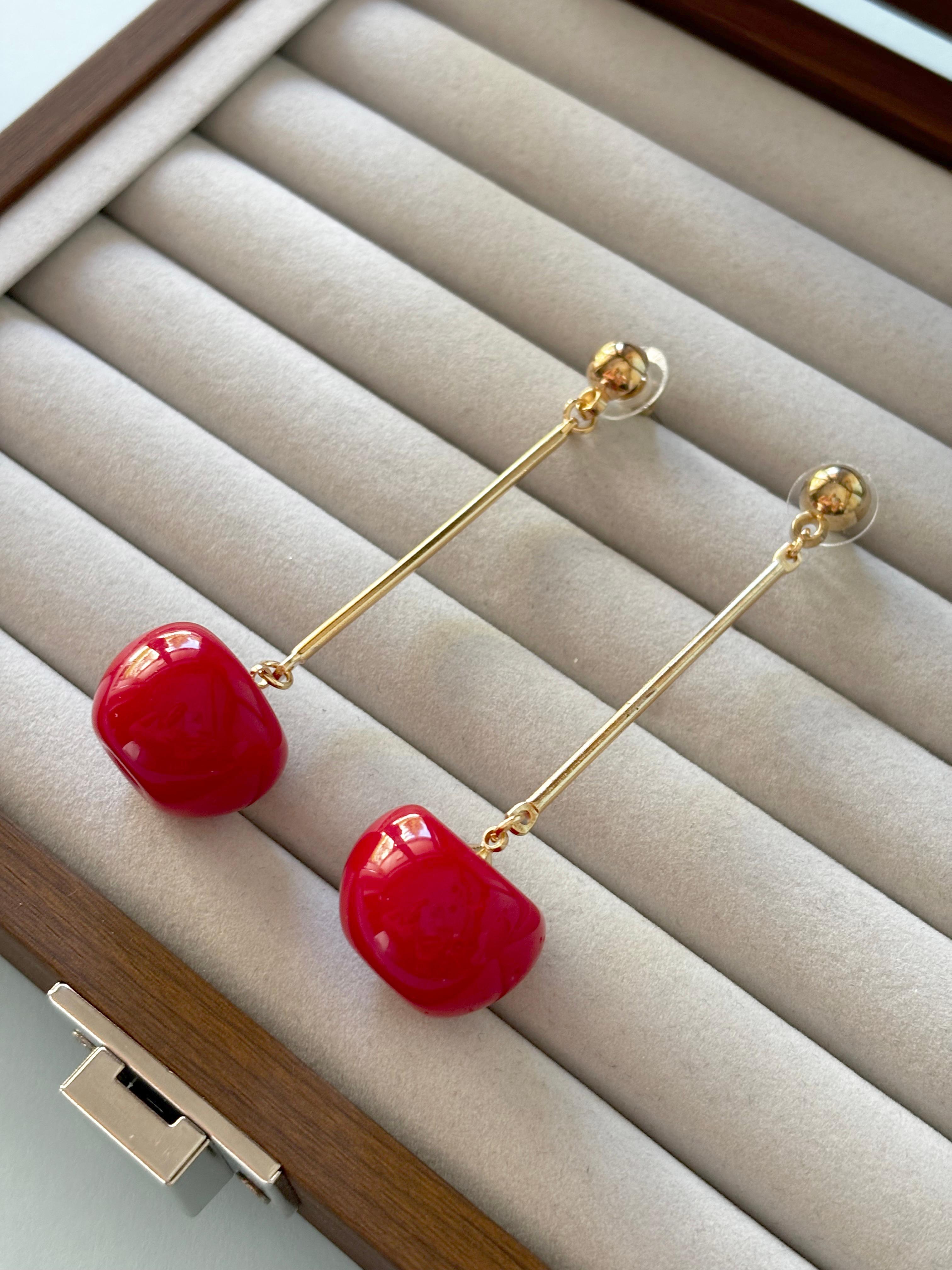 Sallantılı Gold Detaylı Kiraz Küpe
