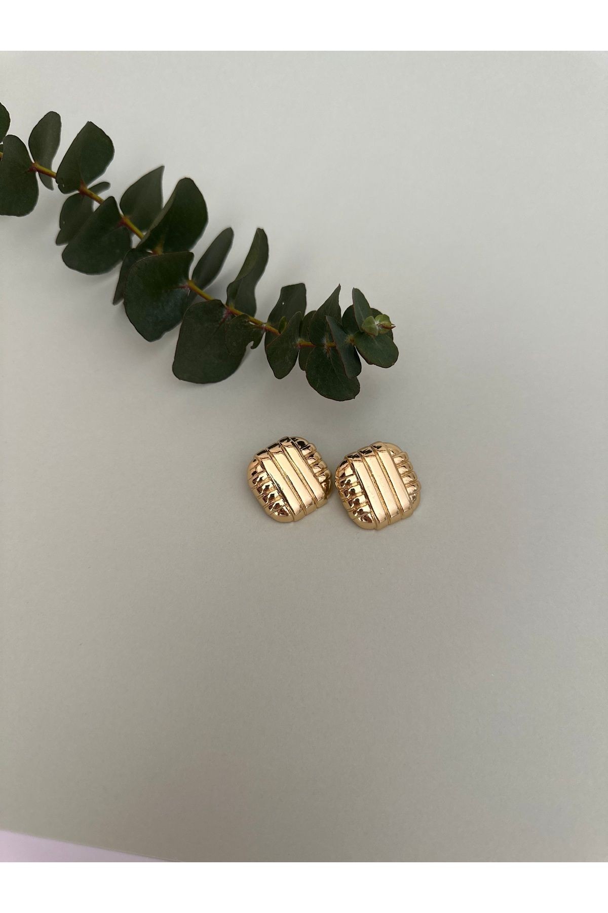 Kare Tırtık Plaka Gold Küpe