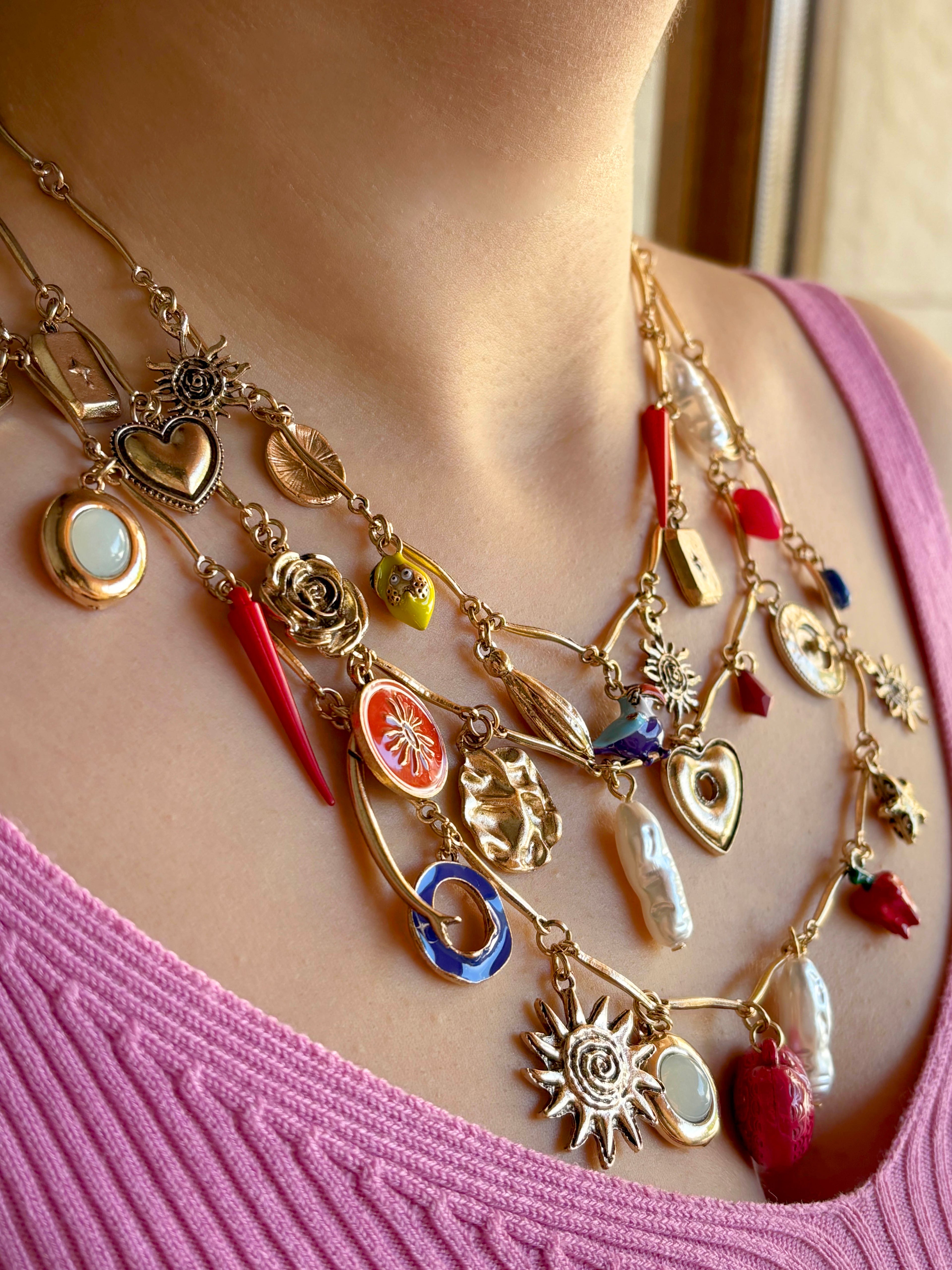 Marka Model Charmlı Çoklu Gold Kolye