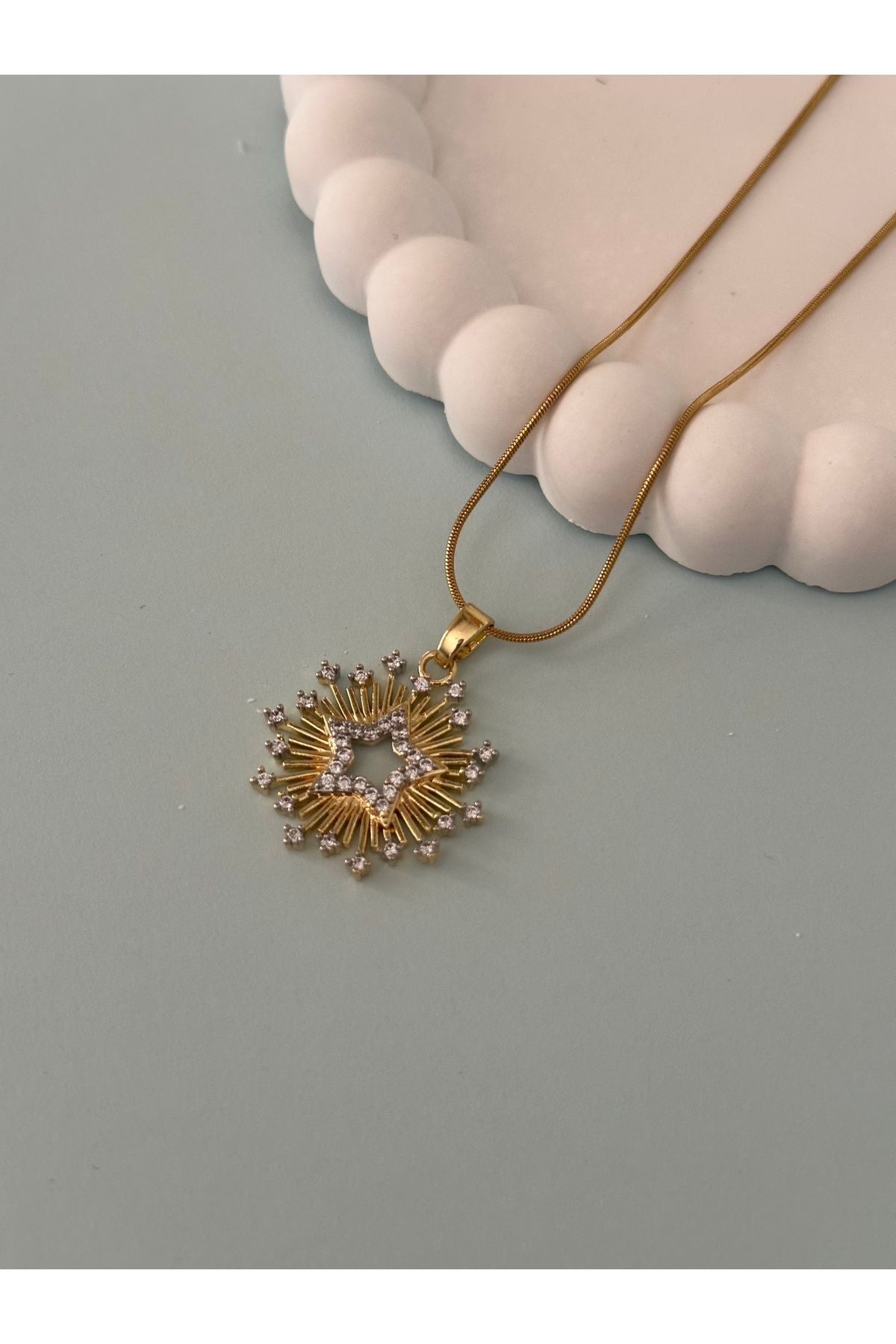 Gold Zirkon Taş Detaylı Yıldız Çelik Kolye
