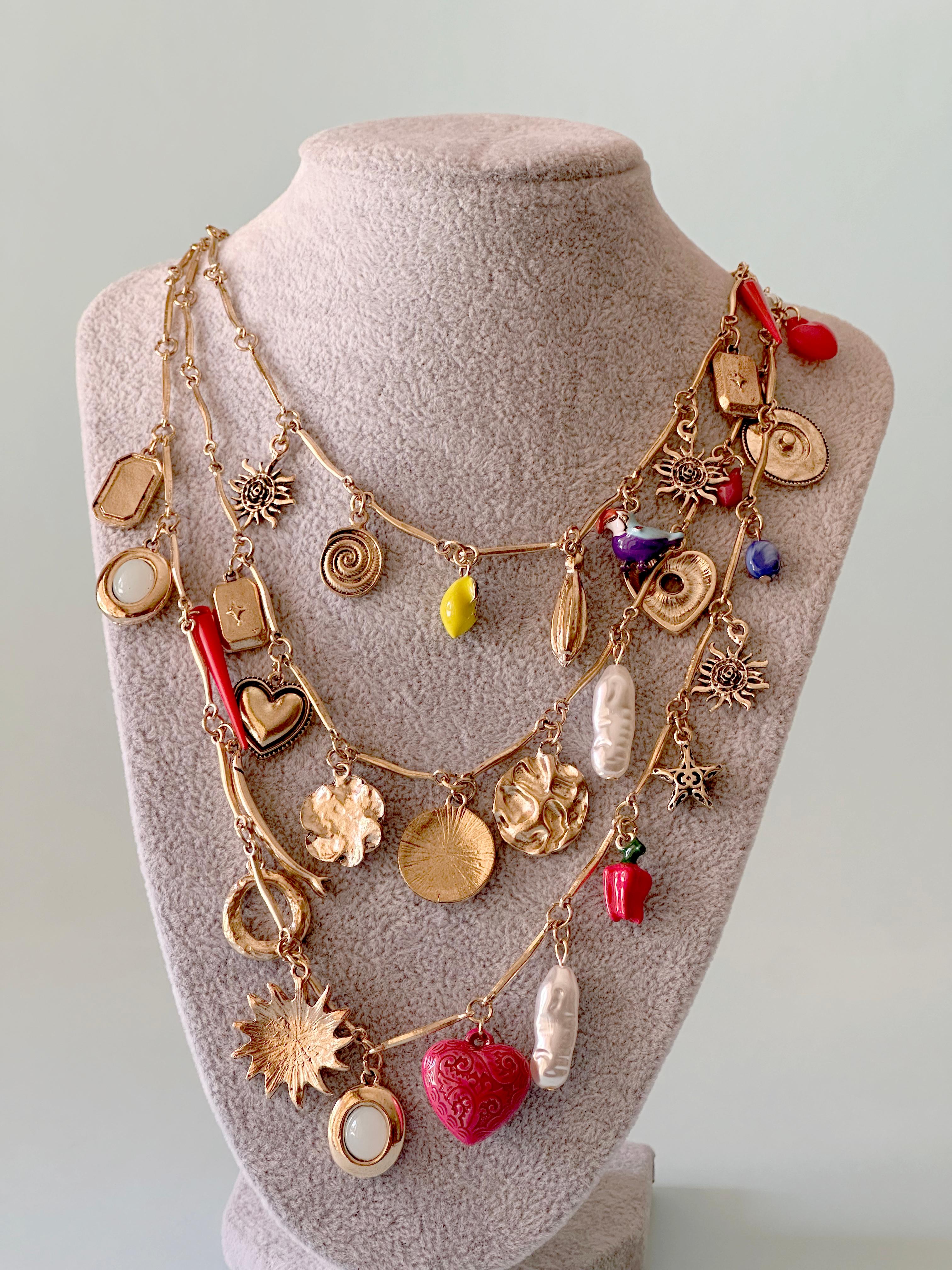 Marka Model Charmlı Çoklu Gold Kolye
