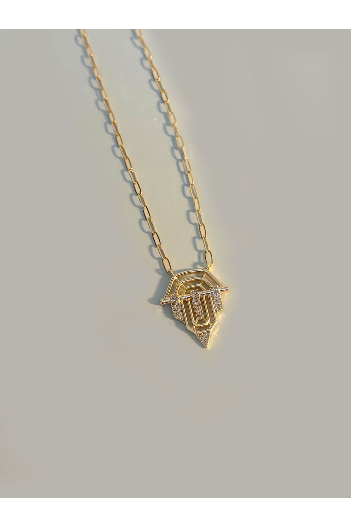 Zirkon Taşlı Gold Üçgen Form Serenay Kolye