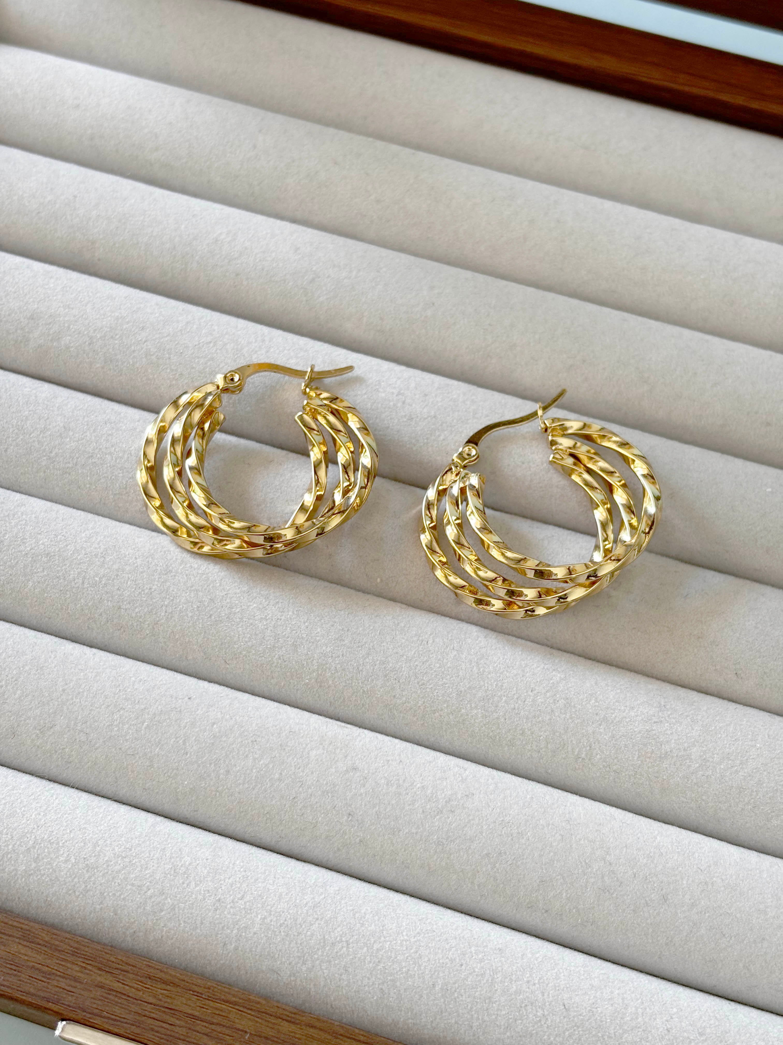 Çelik 3'lü Görünüm İnce Burgu Halka Gold Küpe