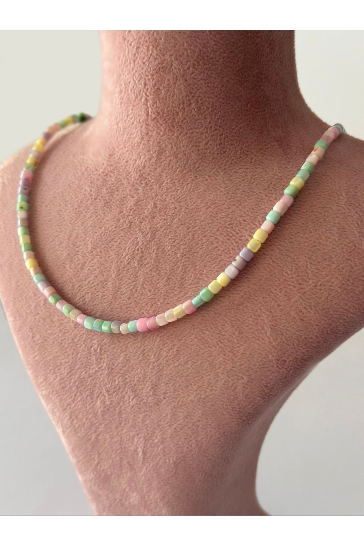 Pastel Tonlu Kristal Boncuk Kolye