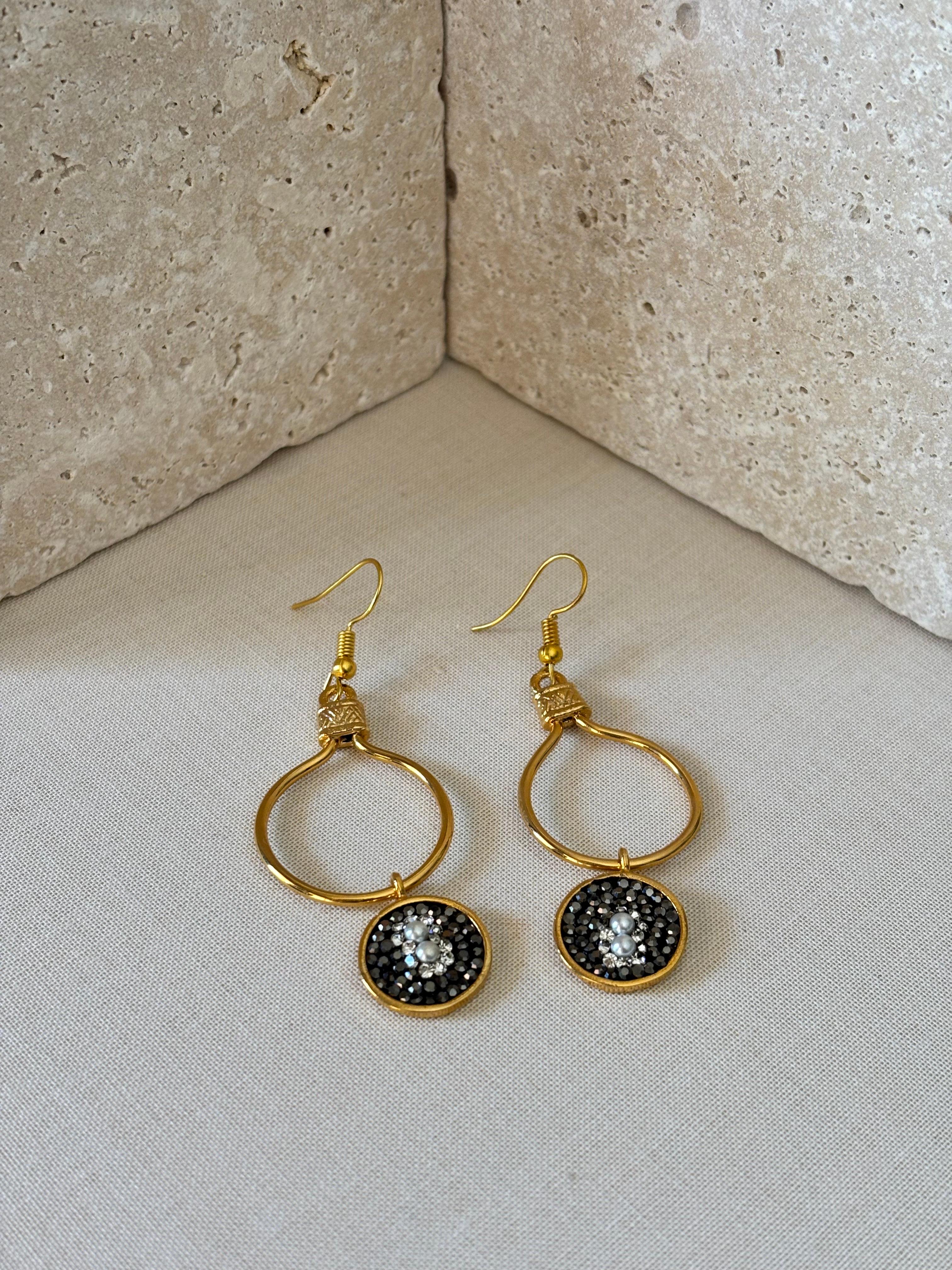 Özel Seri Sallantılı Siyah Zirkon Taşlı Gold Küpe