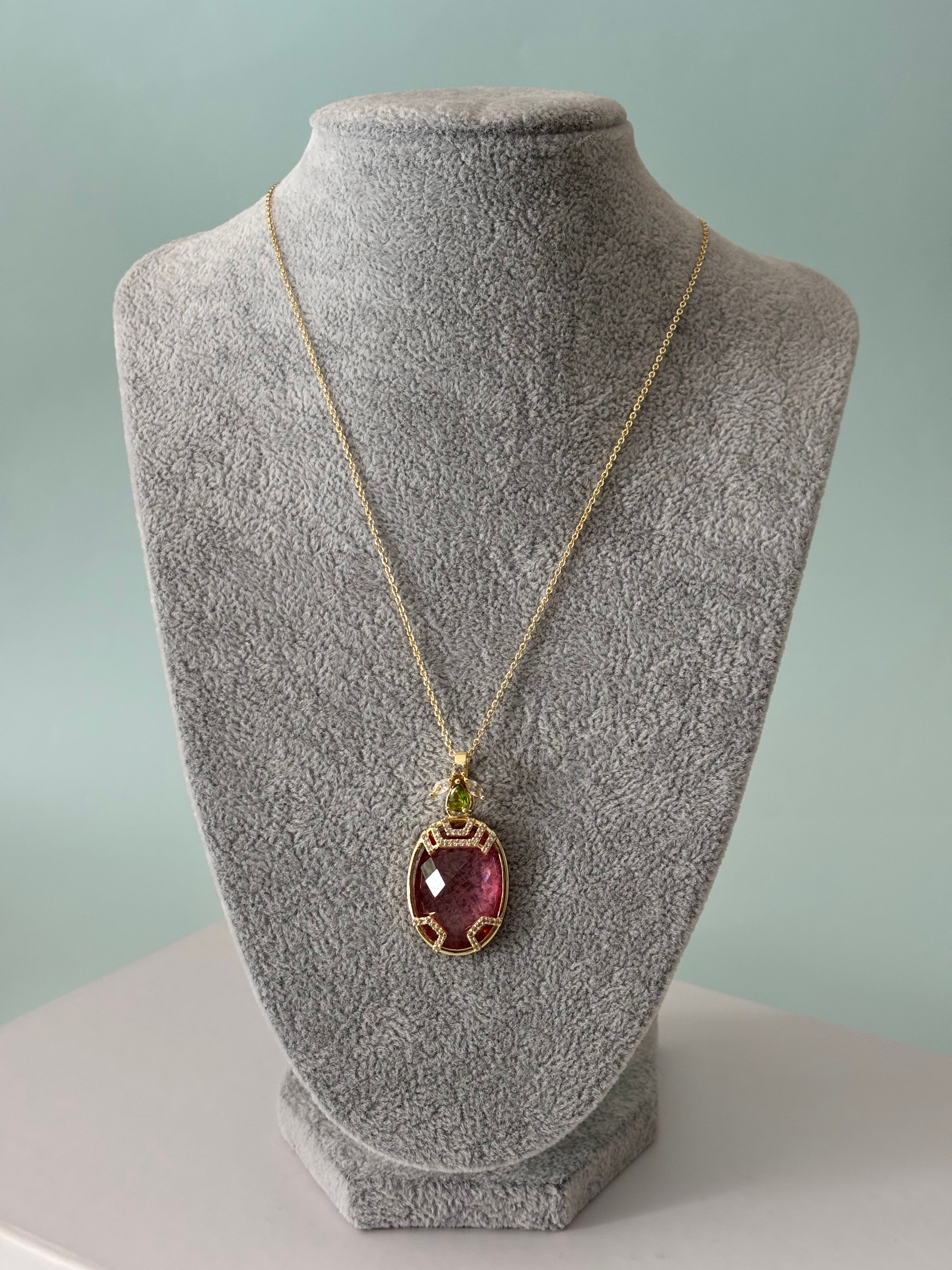 Pembe Renkli Kristal Oval Taş Arı Detaylı Çelik Kolye