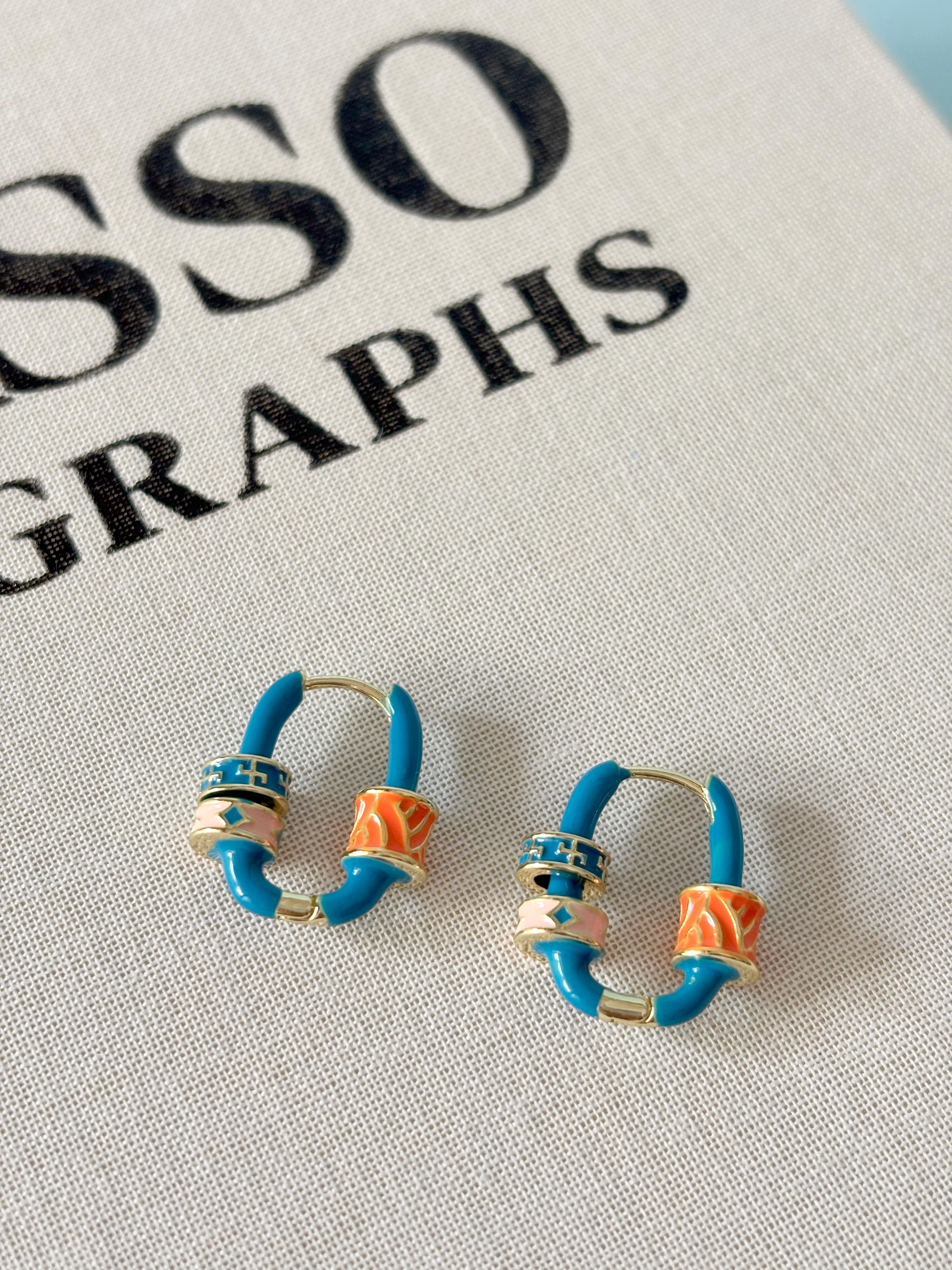 Renkli Charm Detaylı Mavi Oval Klipsli Küpe