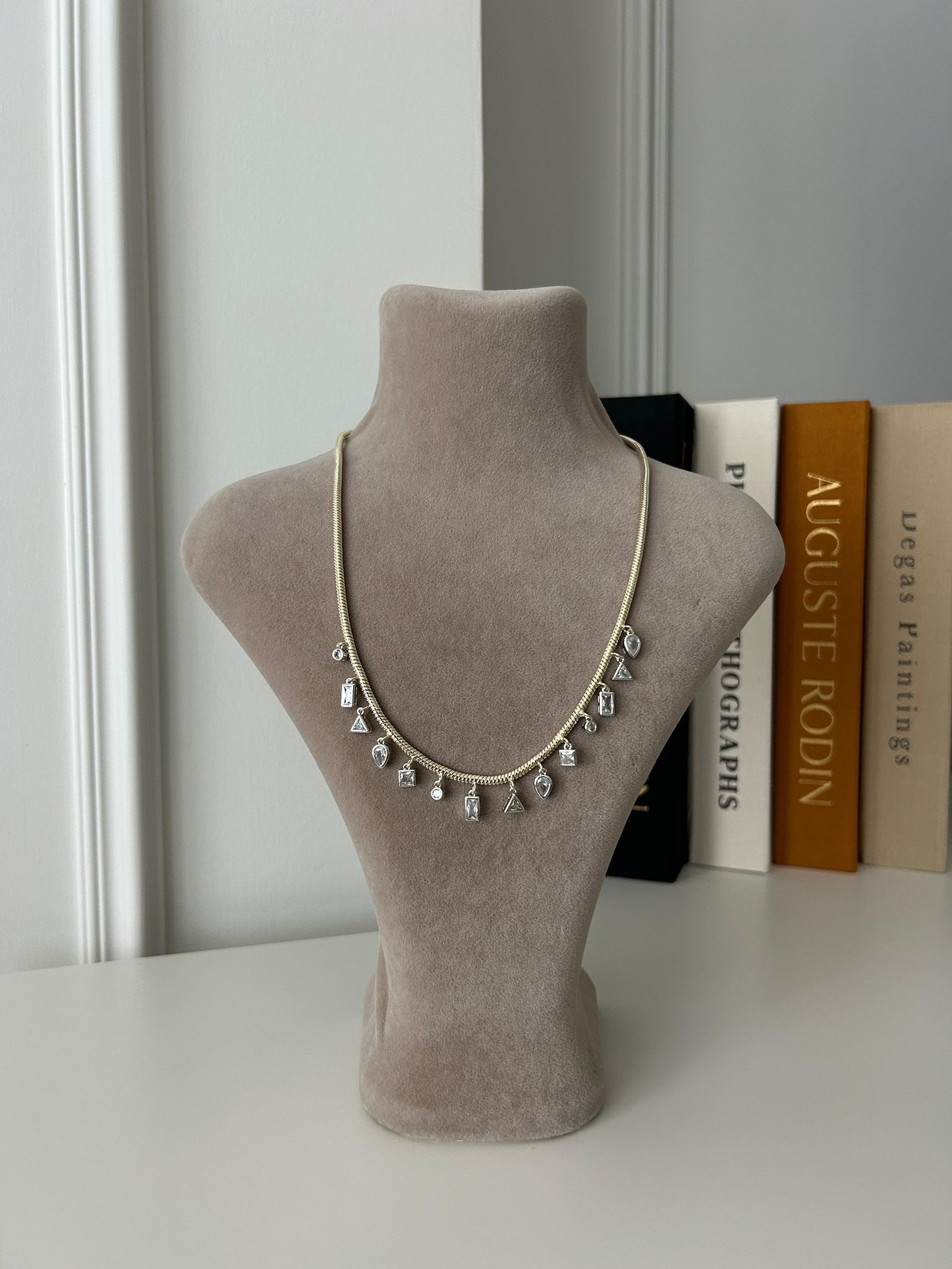 Özel Seri Gold Geometrik Zirkon Taş Detaylı Sallantılı Kolye