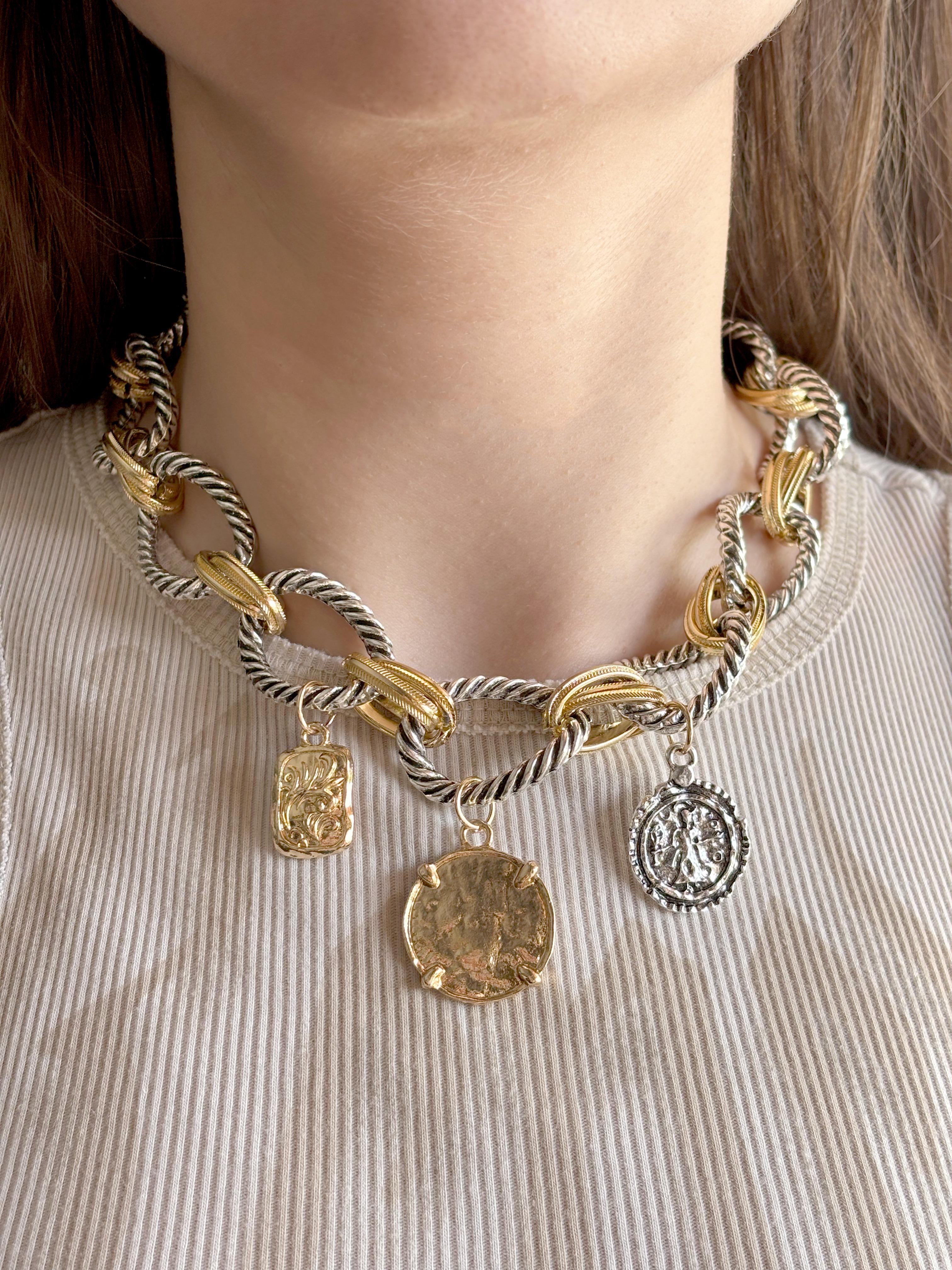 Plaka Detaylı Gold Silver Vintage Kolye