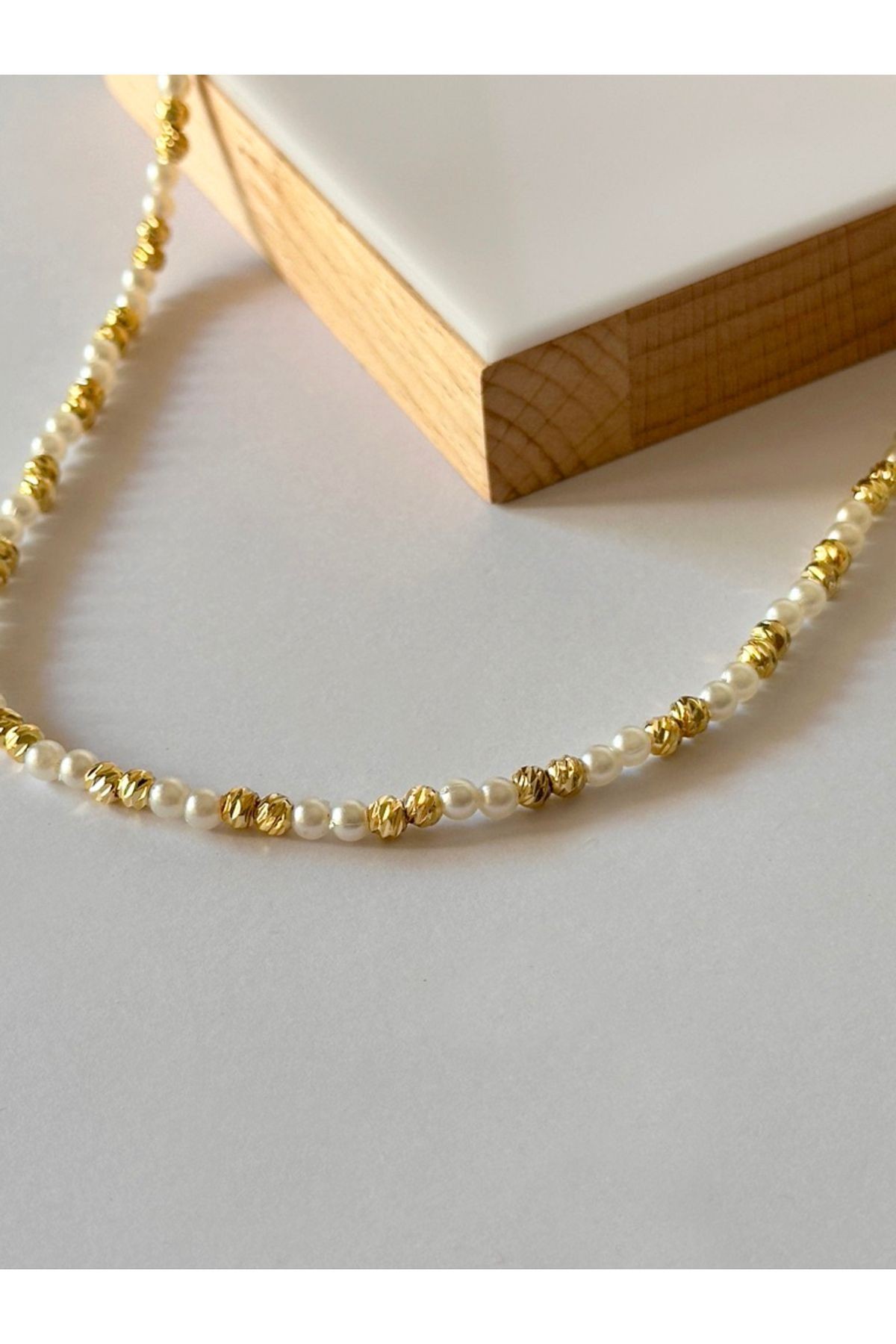 Dorika Gold ve İnci Detaylı Kolye