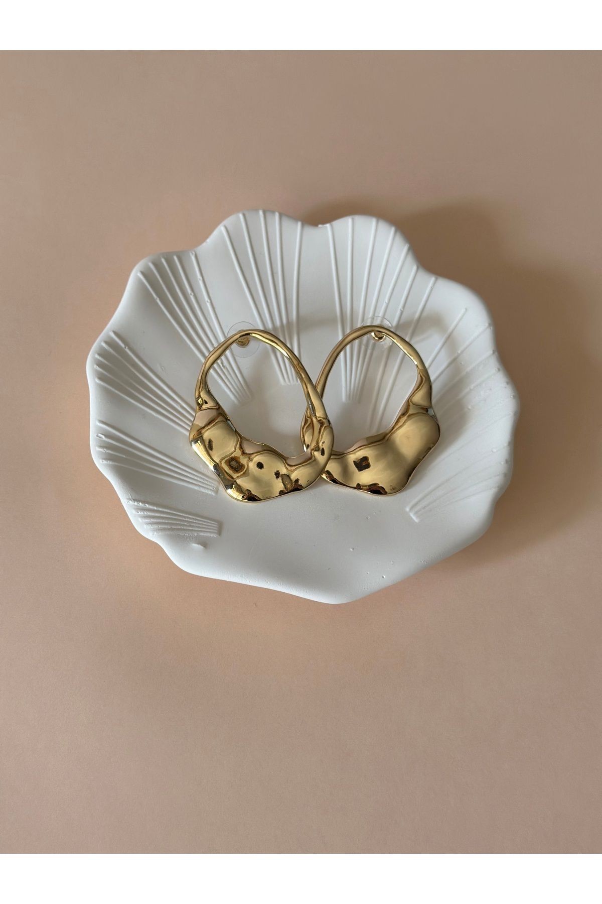 Vintage Kabartmalı Plaka Gold Küpe