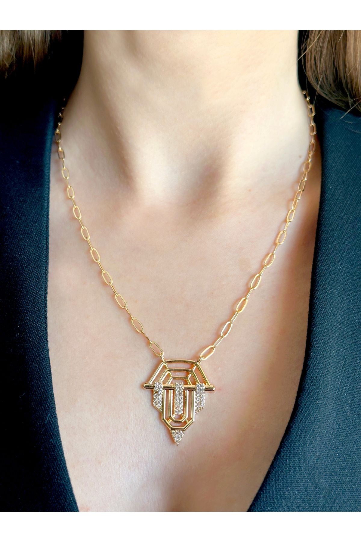 Zirkon Taşlı Gold Üçgen Form Serenay Kolye