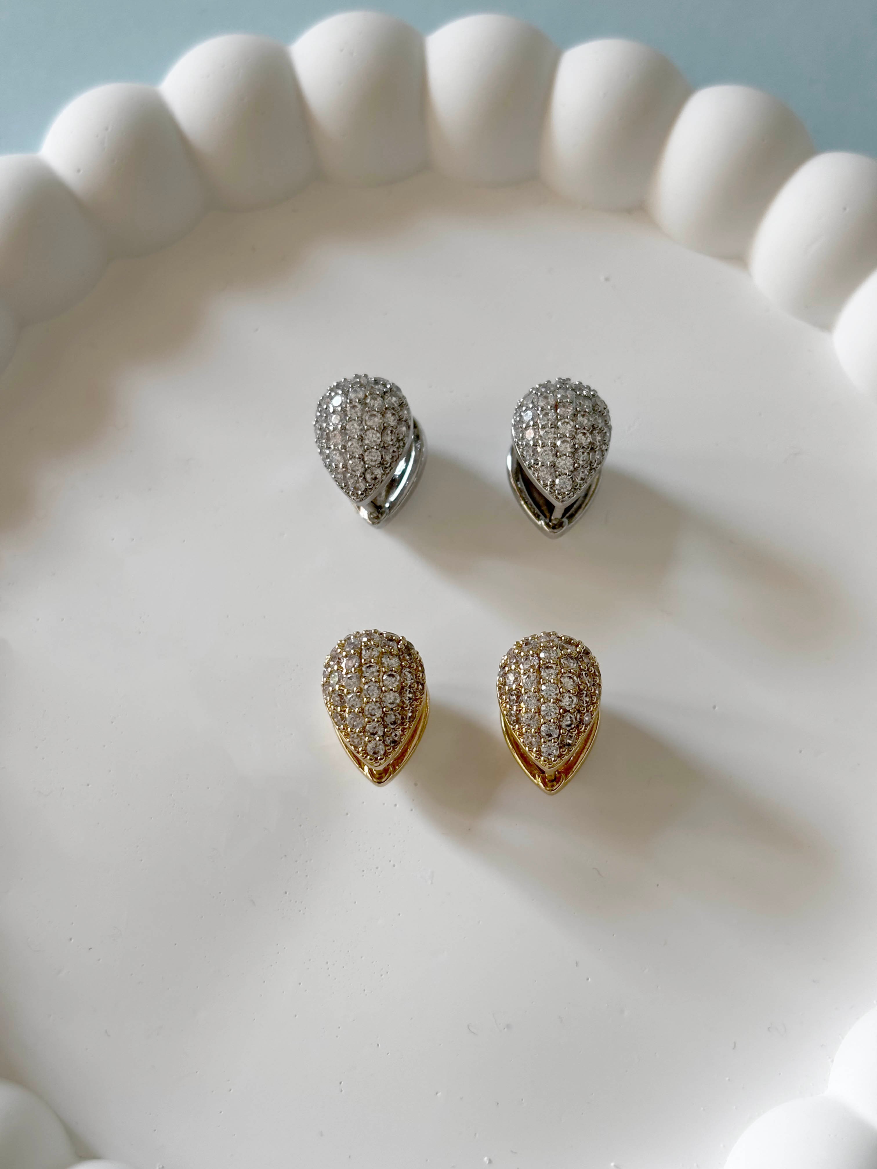 Damla Detaylı Üzeri Zirkon Taşlı Silver Küpe