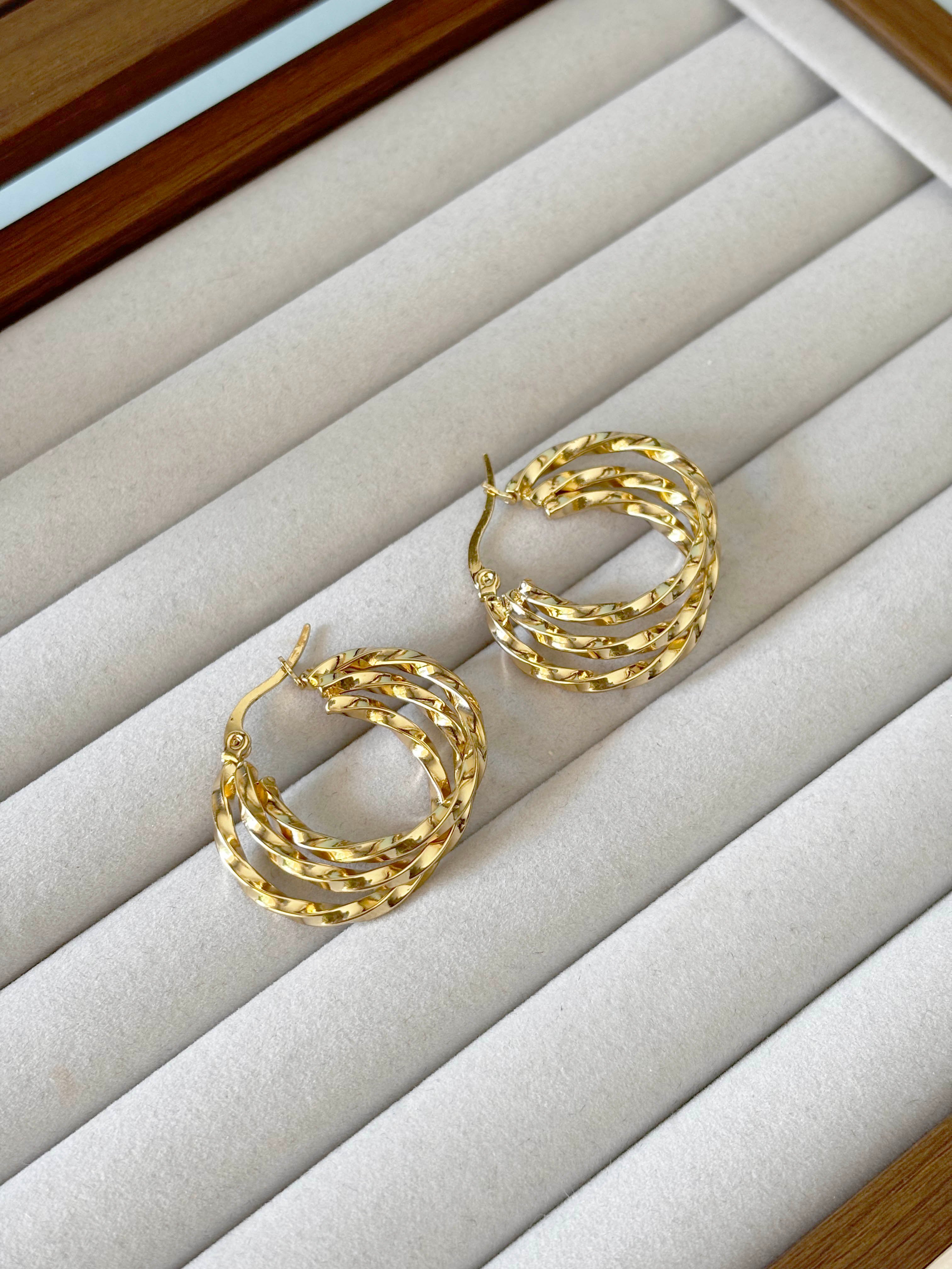 Çelik 3'lü Görünüm İnce Burgu Halka Gold Küpe