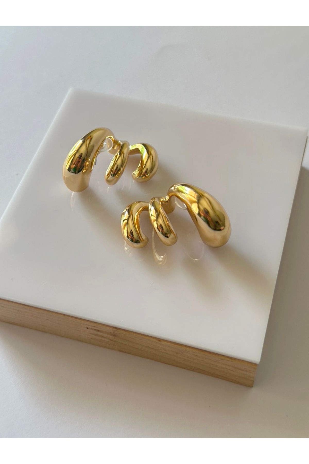 3 Lü Görünümlü Gold Küpe