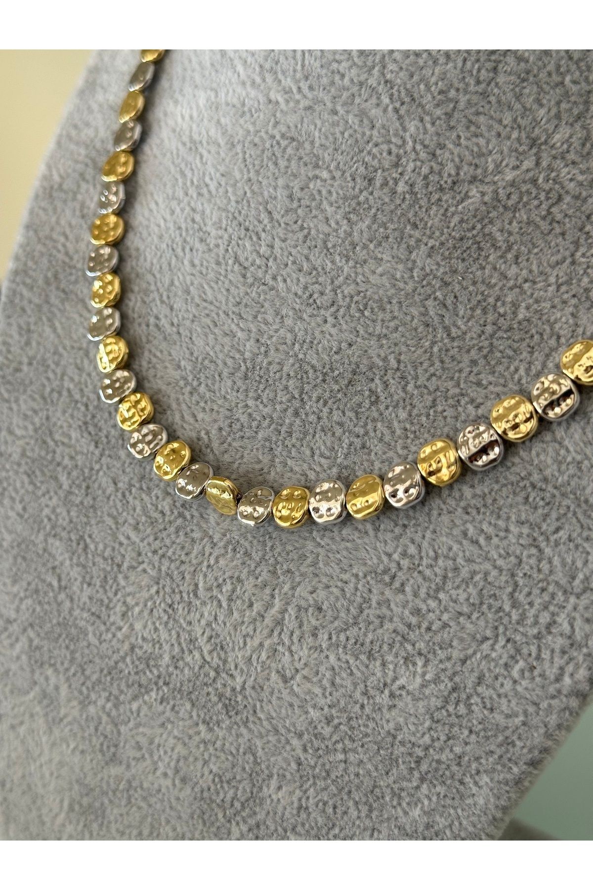 Çoklu Mat Sıralı Yassı Plaka Gold ve Silver Detay Kolye