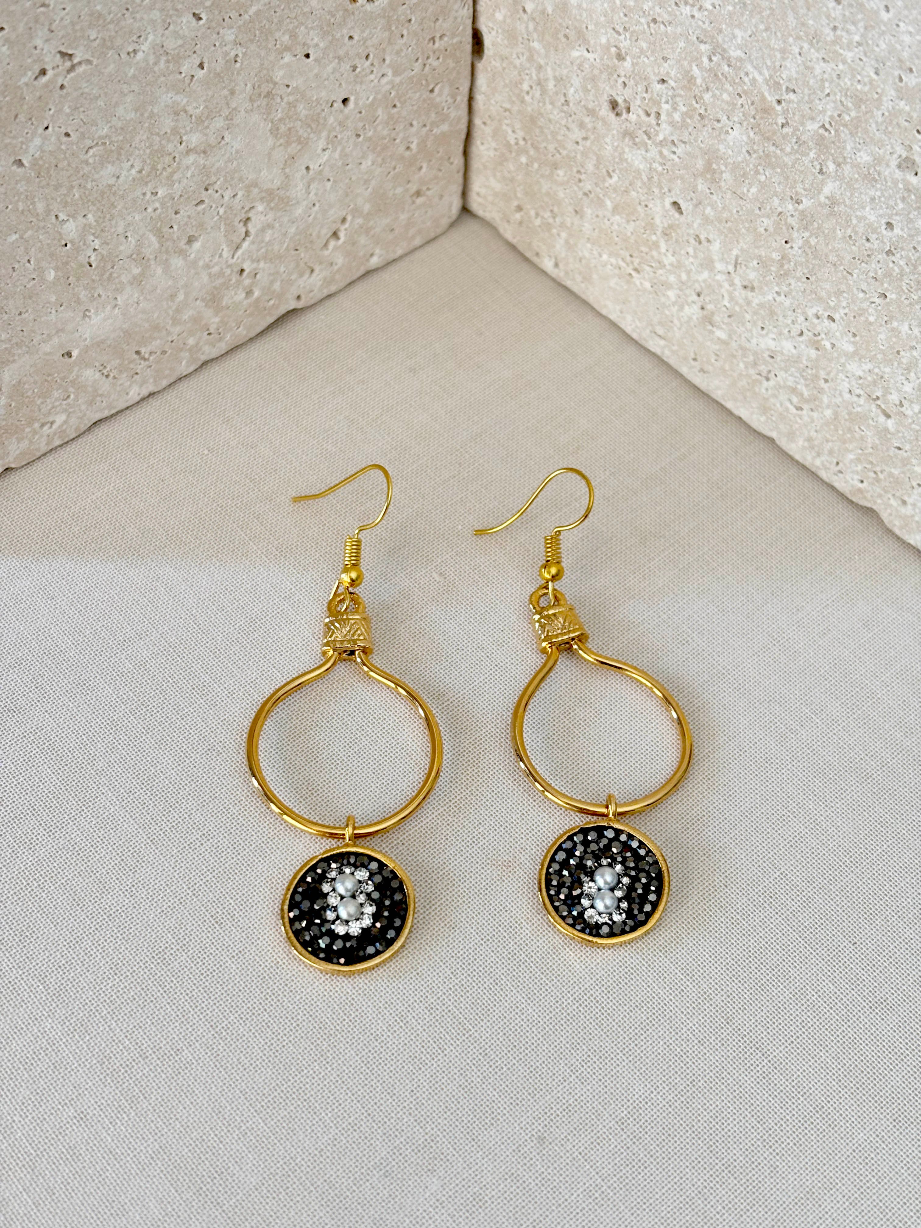 Özel Seri Sallantılı Siyah Zirkon Taşlı Gold Küpe