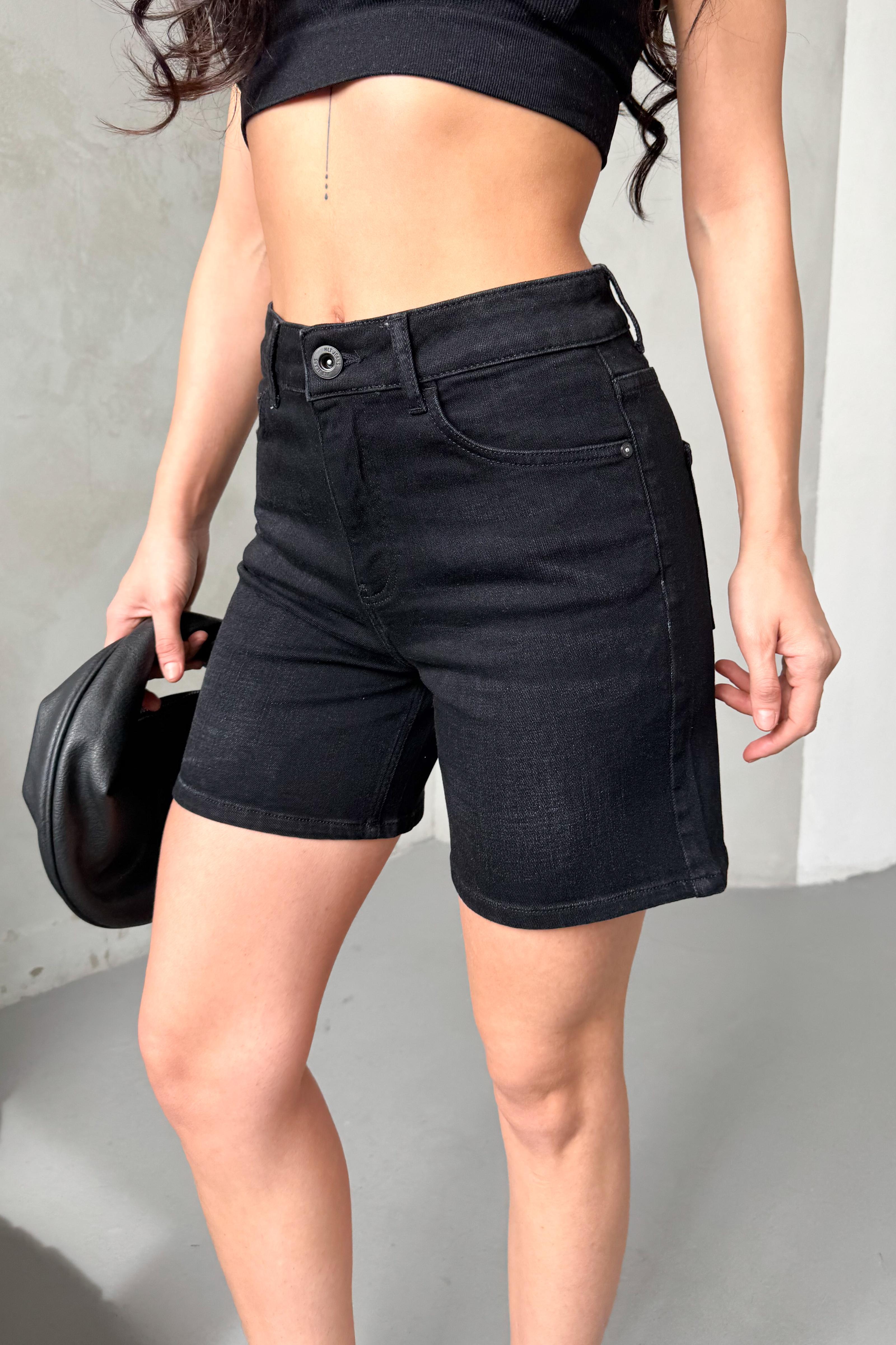 Taşlamalı Siyah Kadın Lily Likralı Mom Fit Yüksek Bel Esnek 90's Denim Kot Şort LİLY-SİYAH