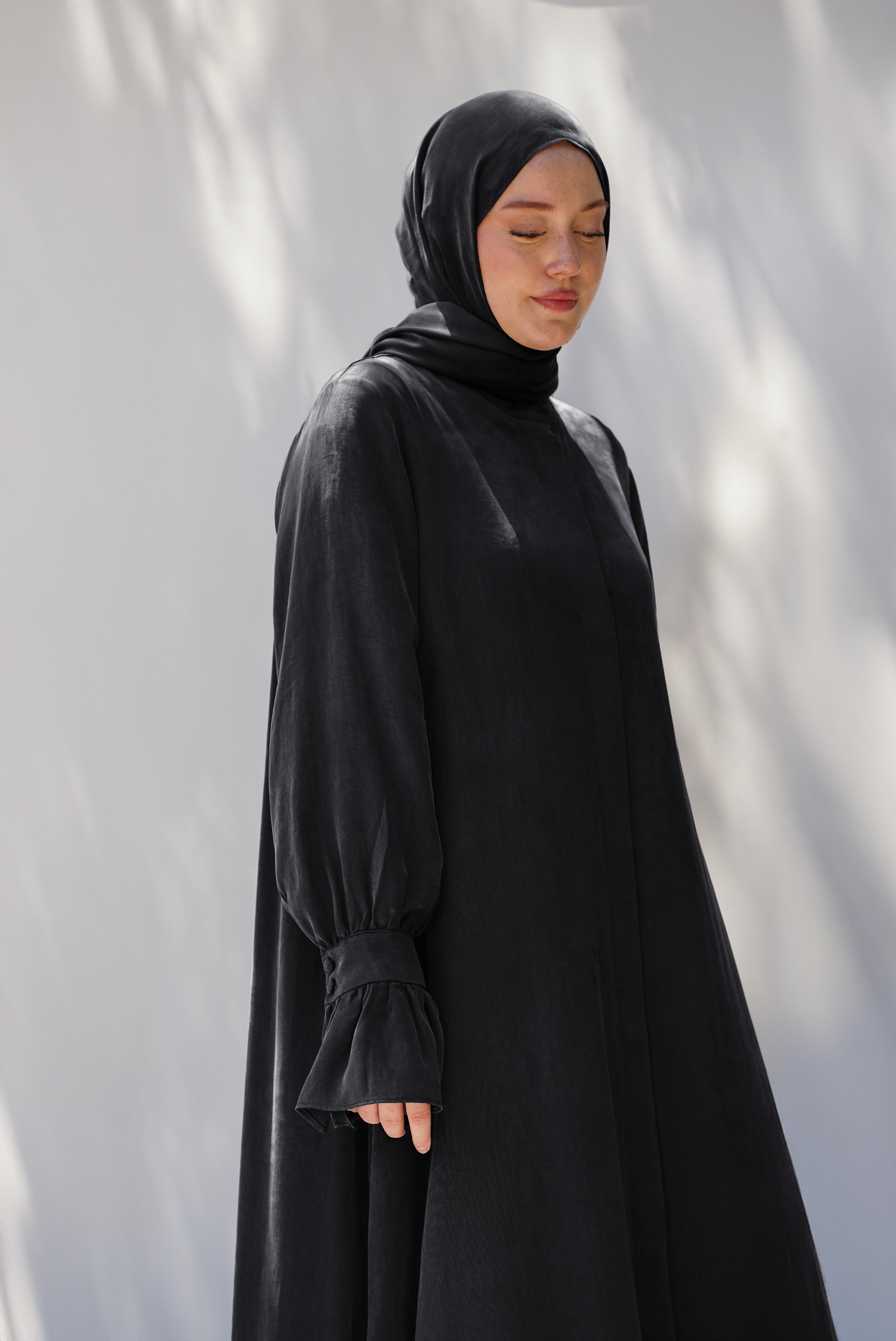 Sırt Büzgü Detaylı İpek Ferace/Abaya