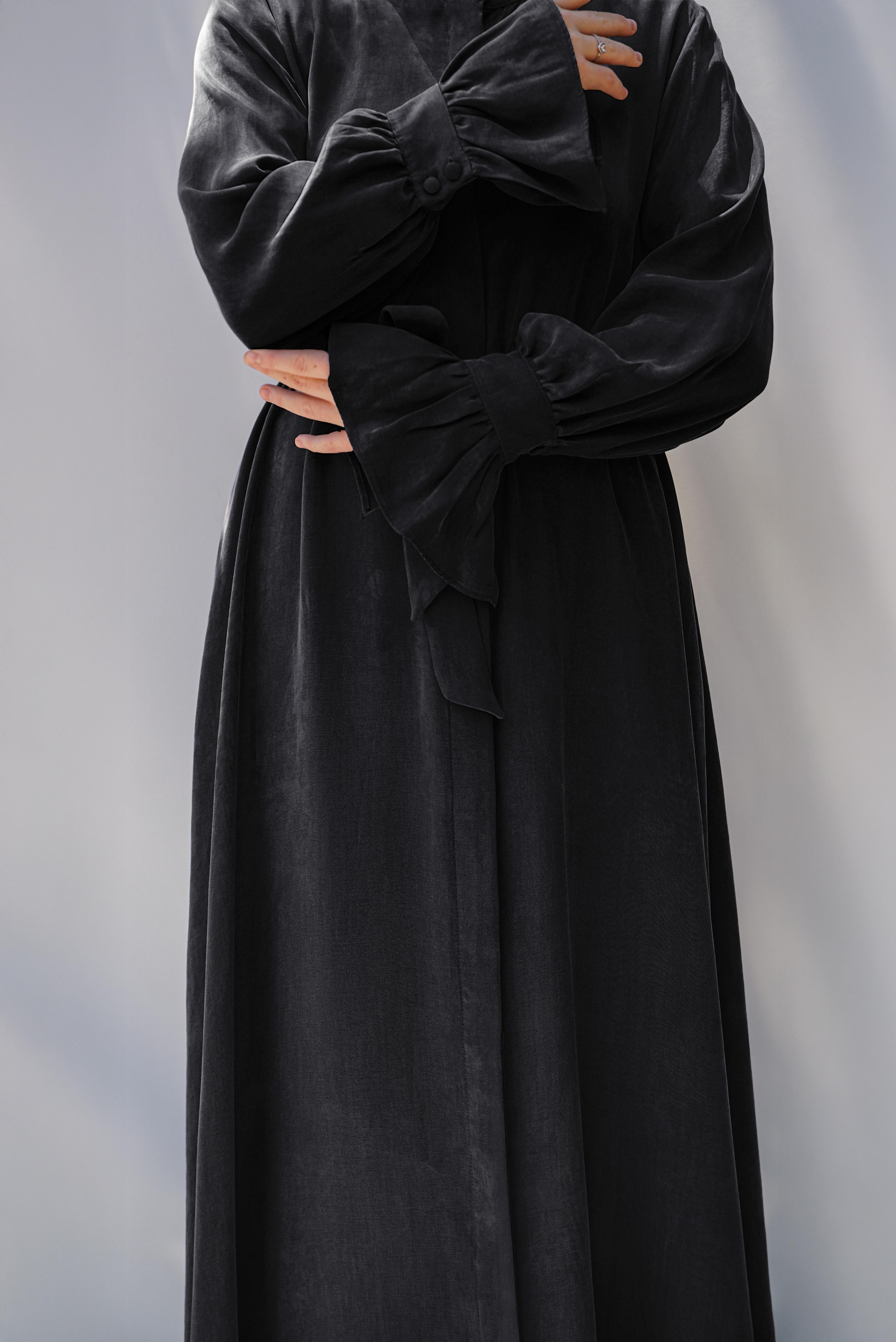 Sırt Büzgü Detaylı İpek Ferace/Abaya