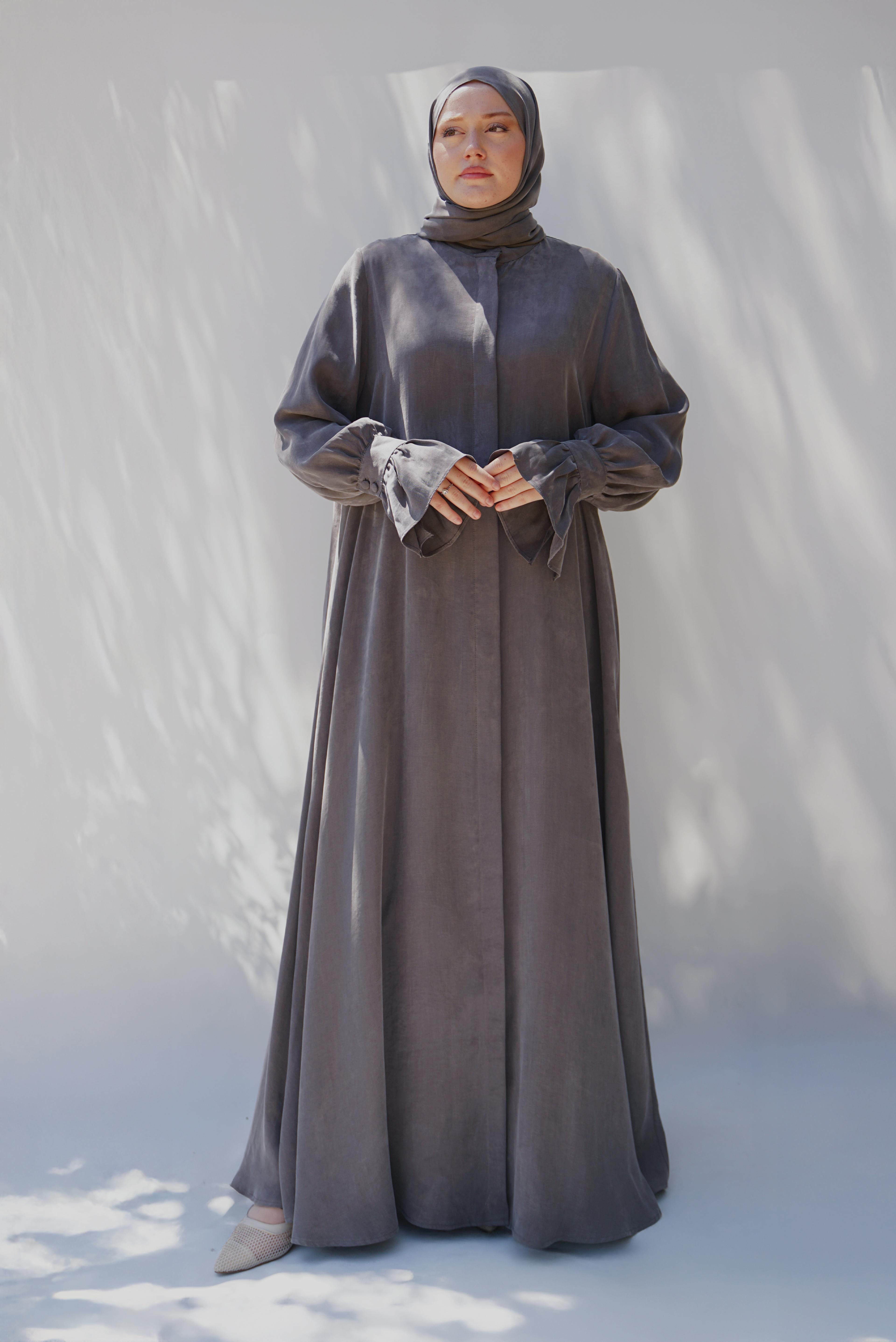 Sırt Büzgü Detaylı İpek Ferace/Abaya - GRİ