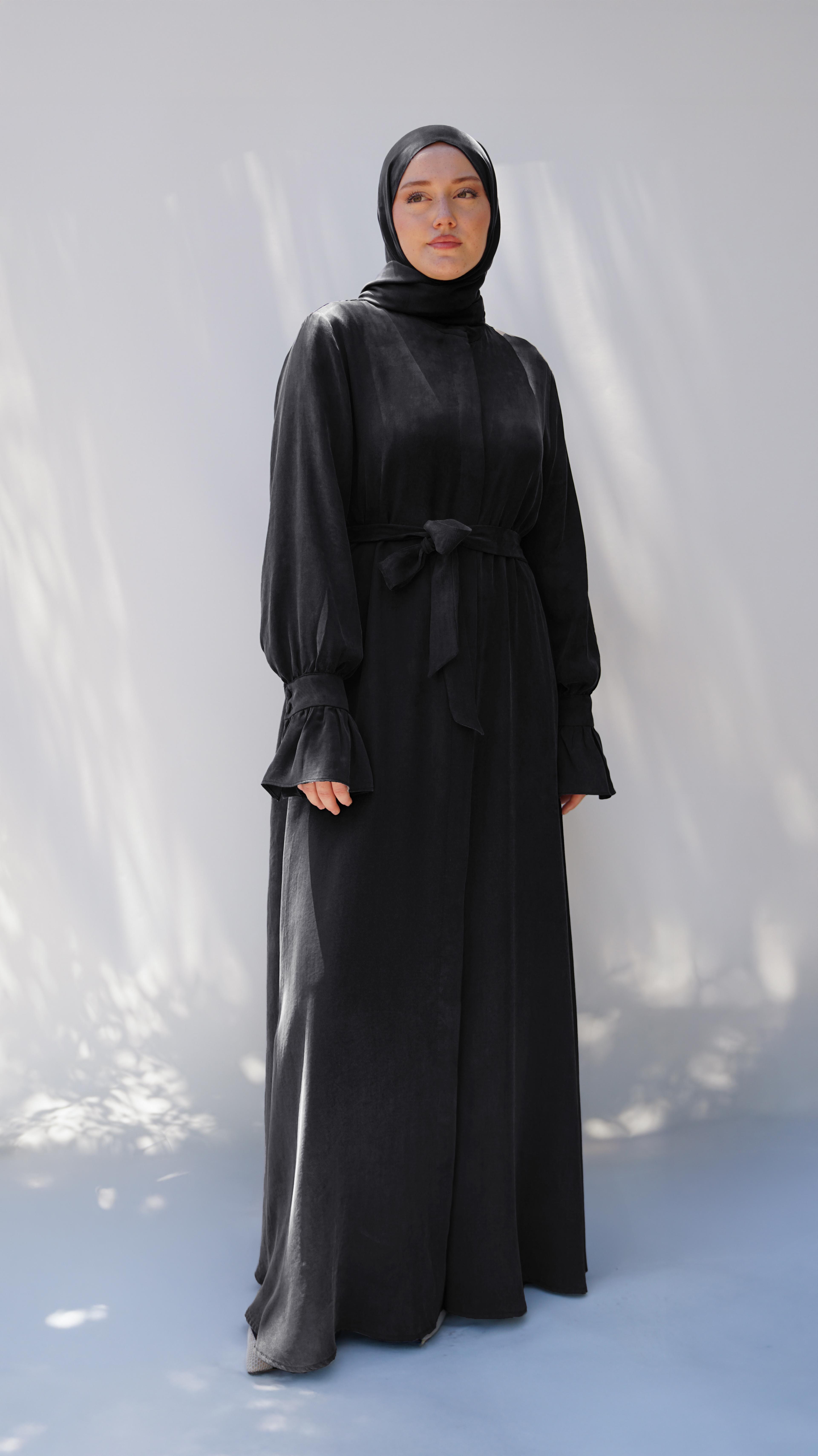 Sırt Büzgü Detaylı İpek Ferace/Abaya - SİYAH